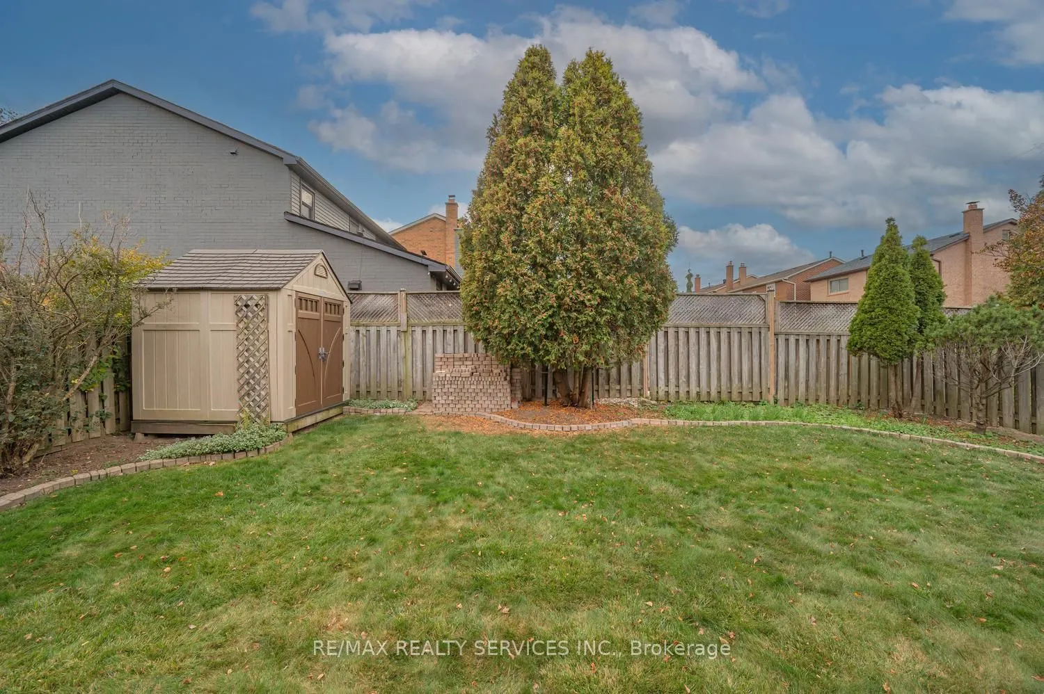 5 Nimrod Crescent W