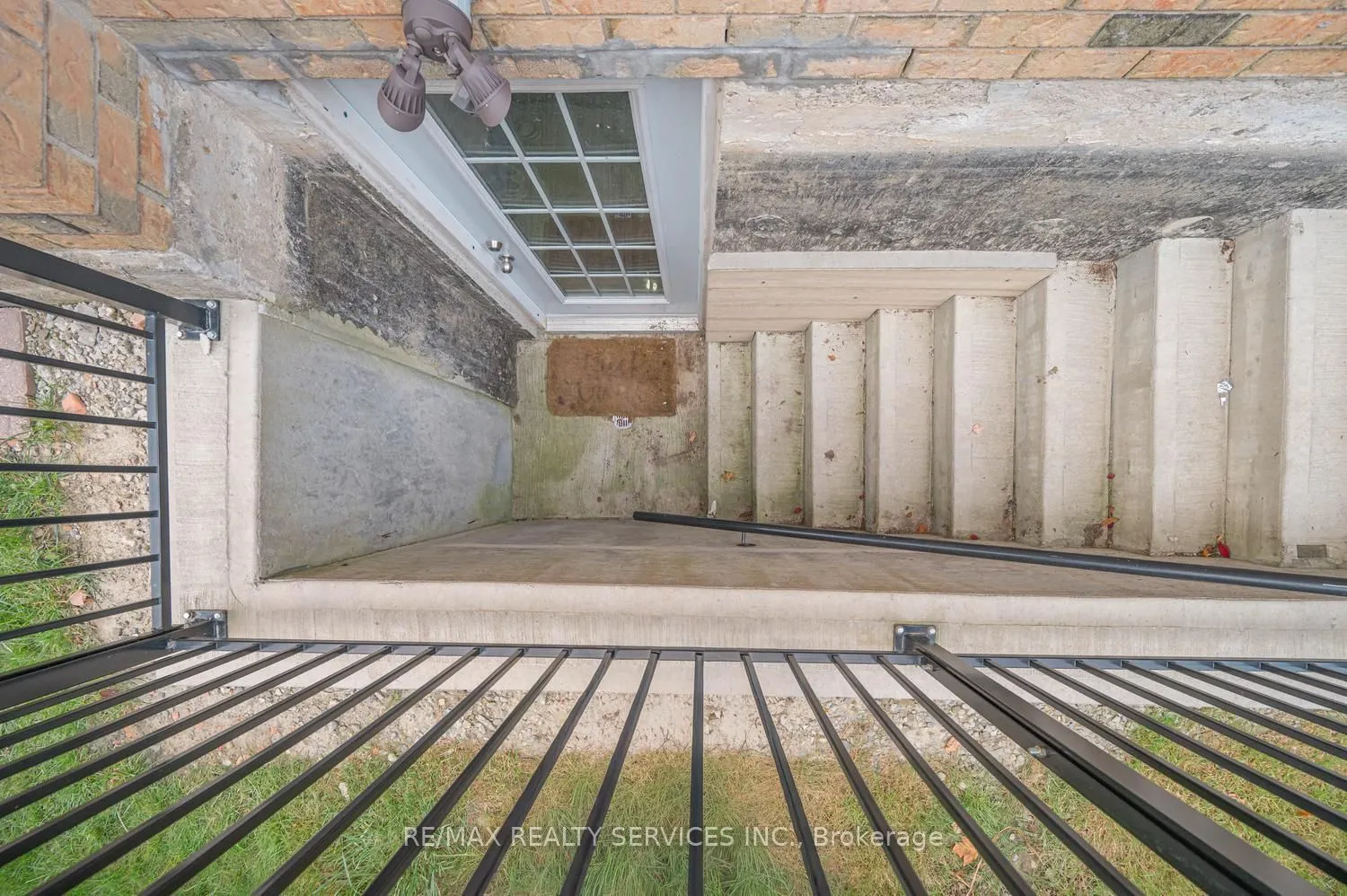 5 Nimrod Crescent W