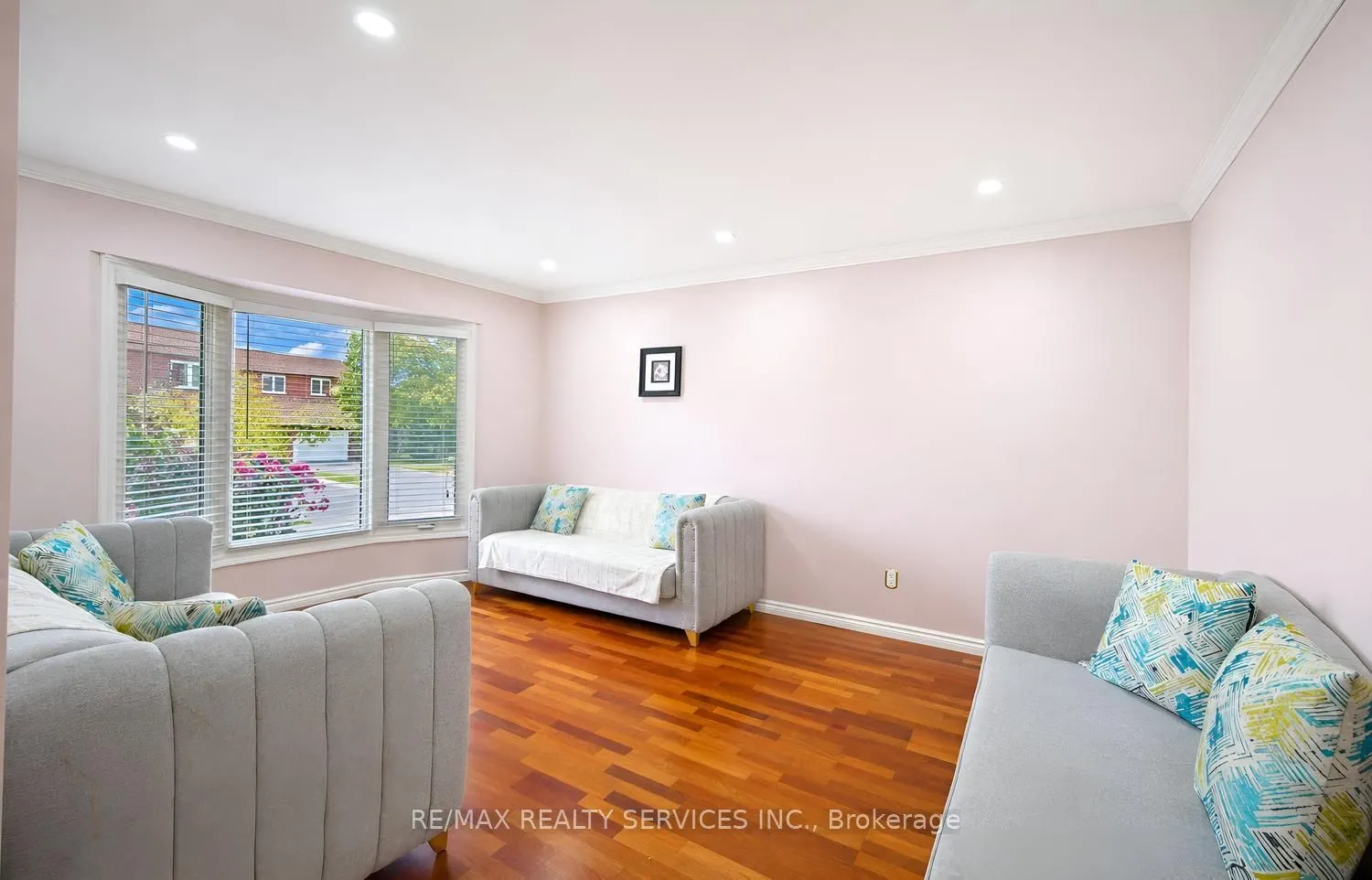5 Nimrod Crescent W