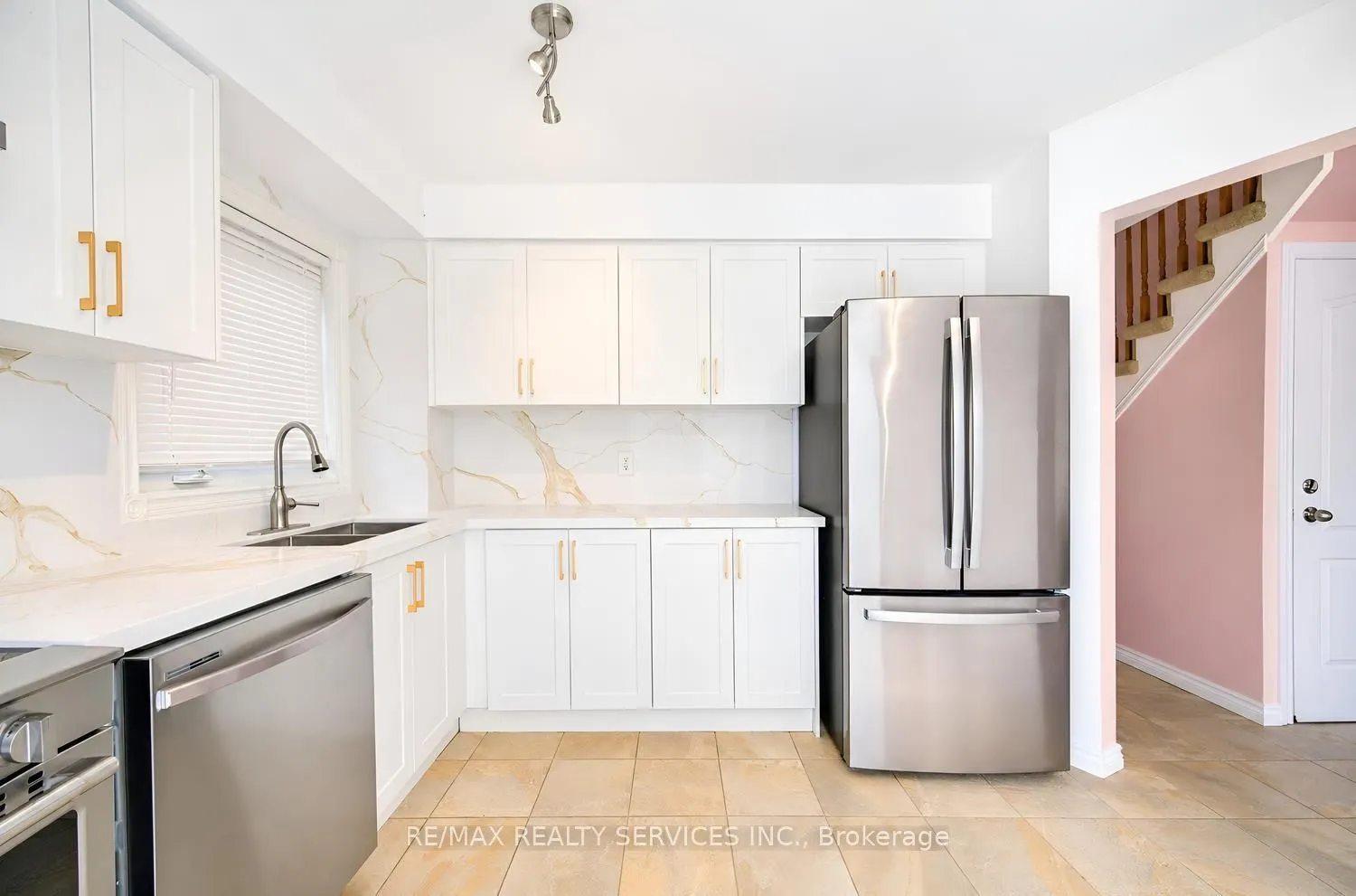 5 Nimrod Crescent W