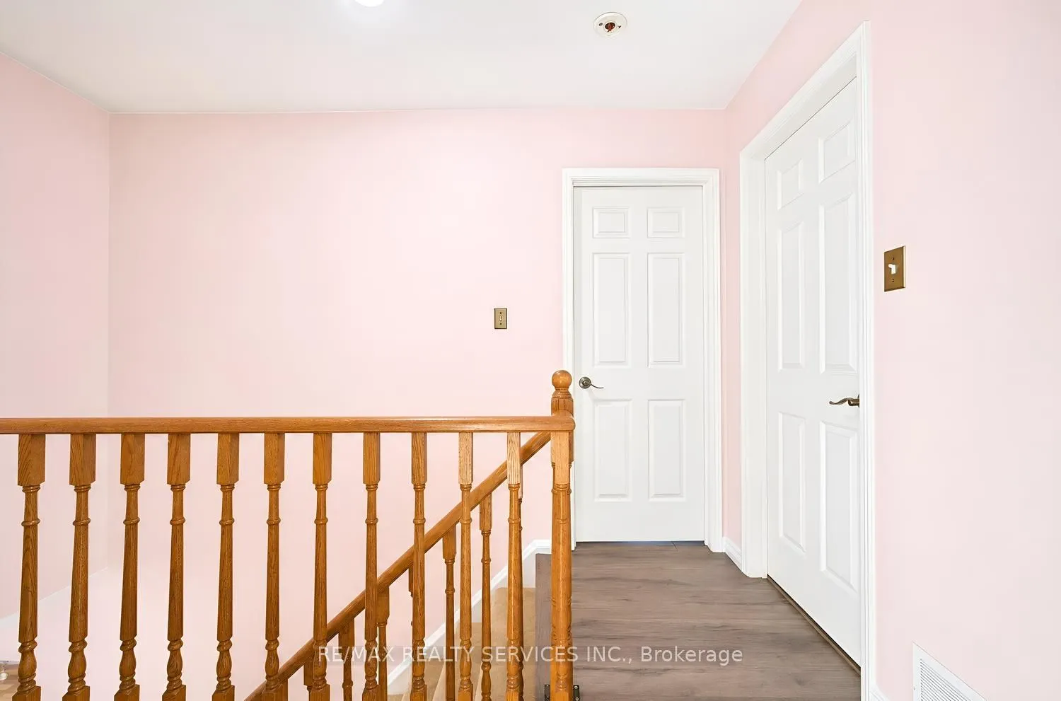 5 Nimrod Crescent W