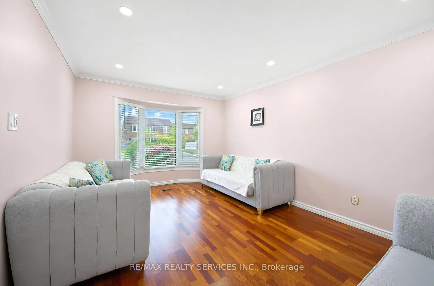 5 Nimrod Crescent W