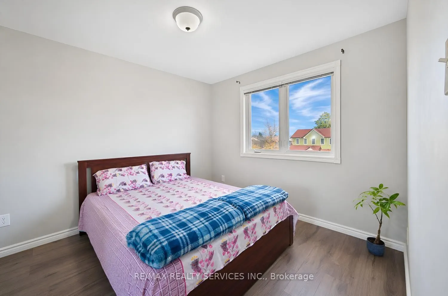 5 Nimrod Crescent W