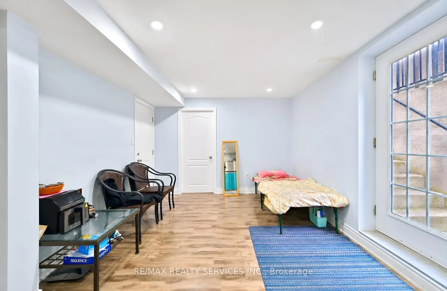 5 Nimrod Crescent W