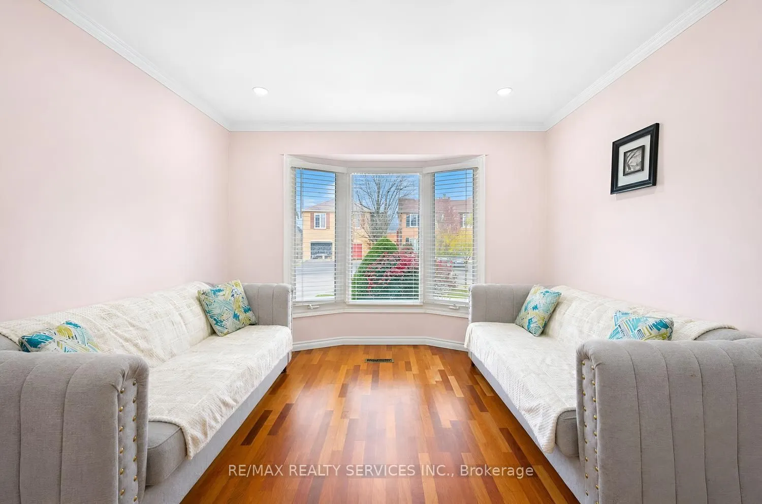 5 Nimrod Crescent W