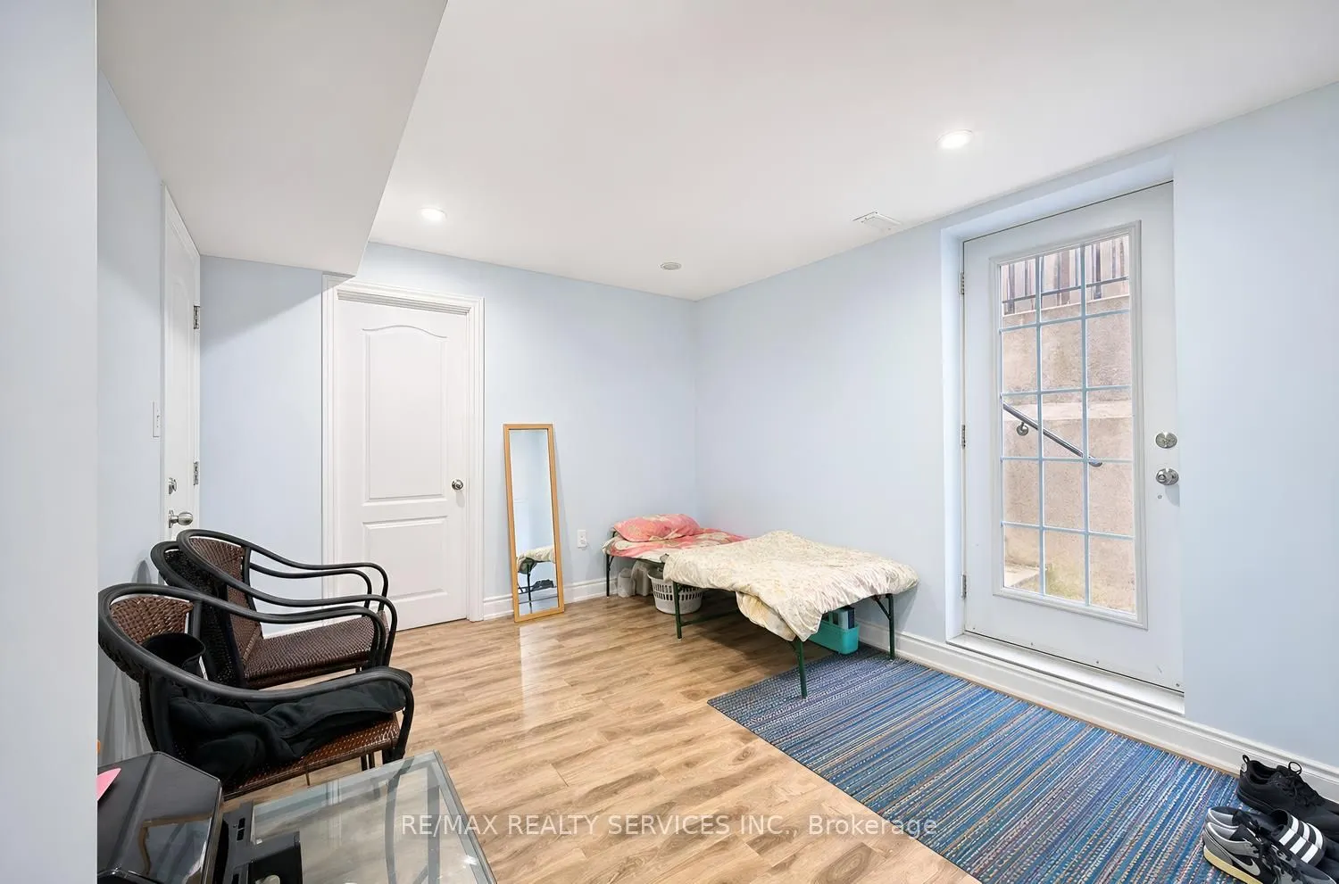 5 Nimrod Crescent W
