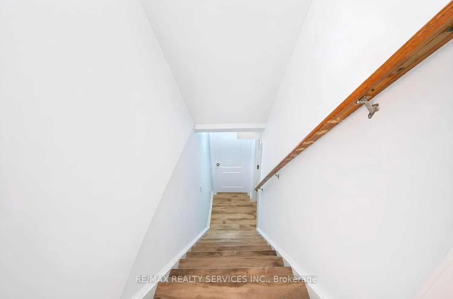 5 Nimrod Crescent W