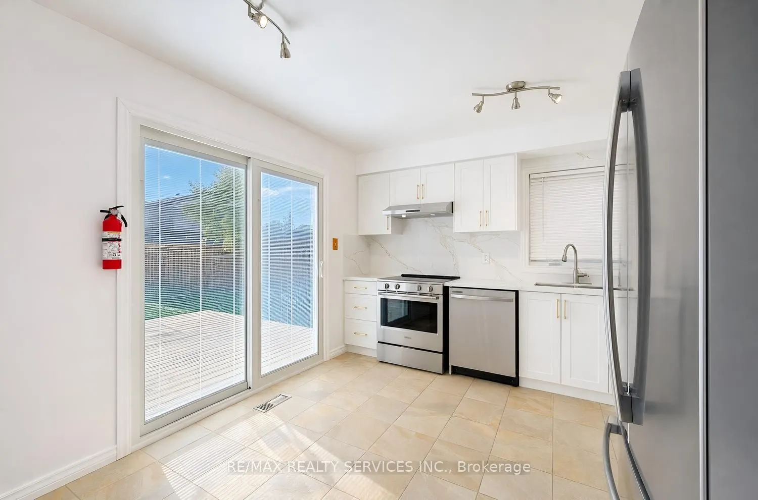 5 Nimrod Crescent W