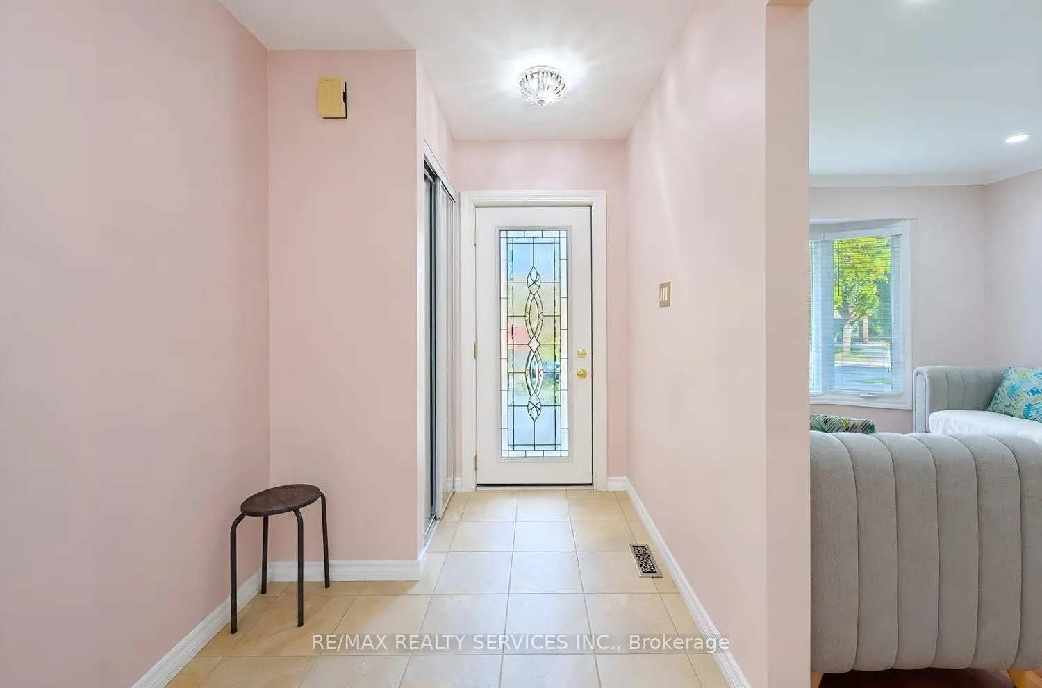 5 Nimrod Crescent W