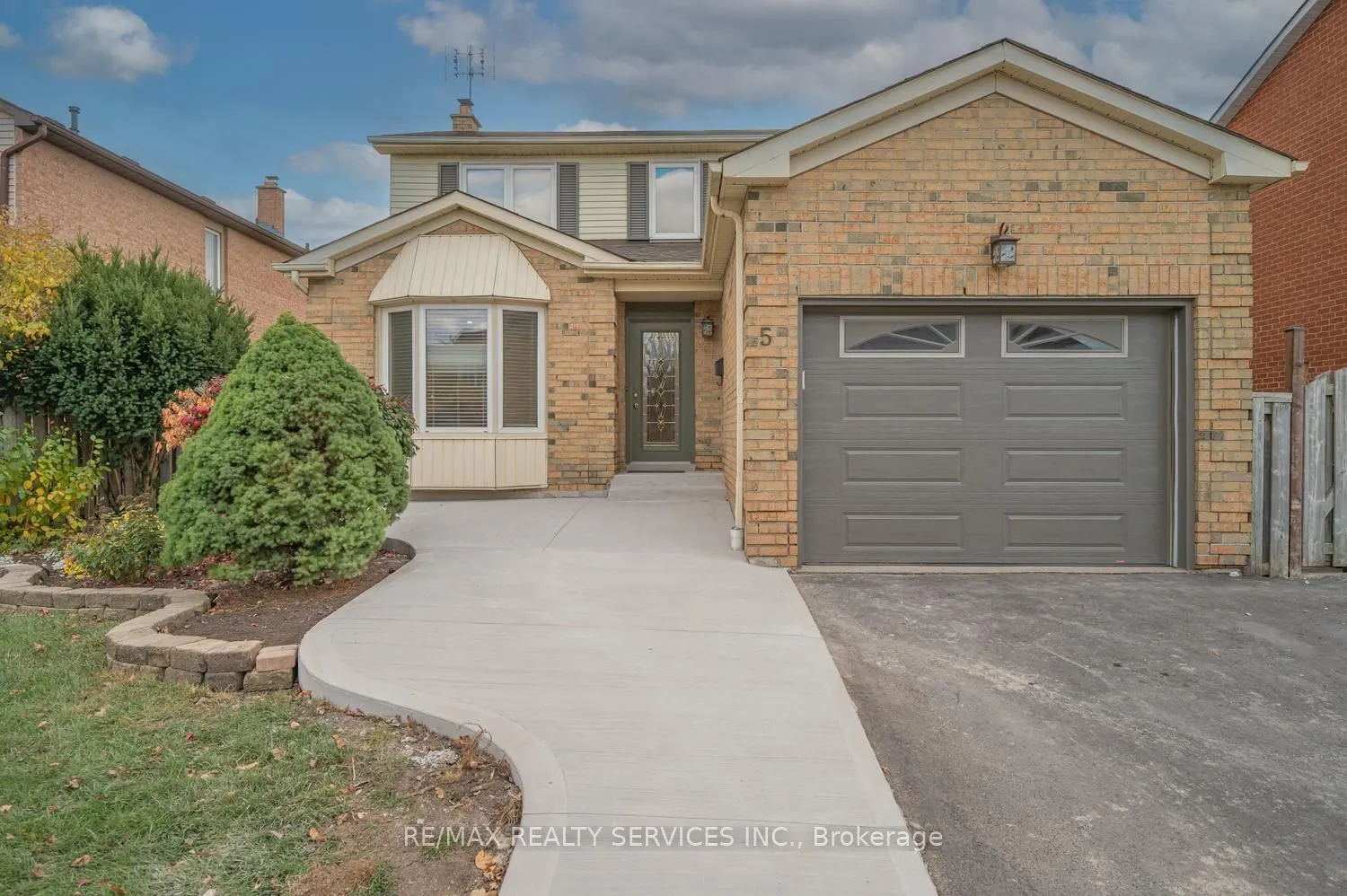5 Nimrod Crescent W