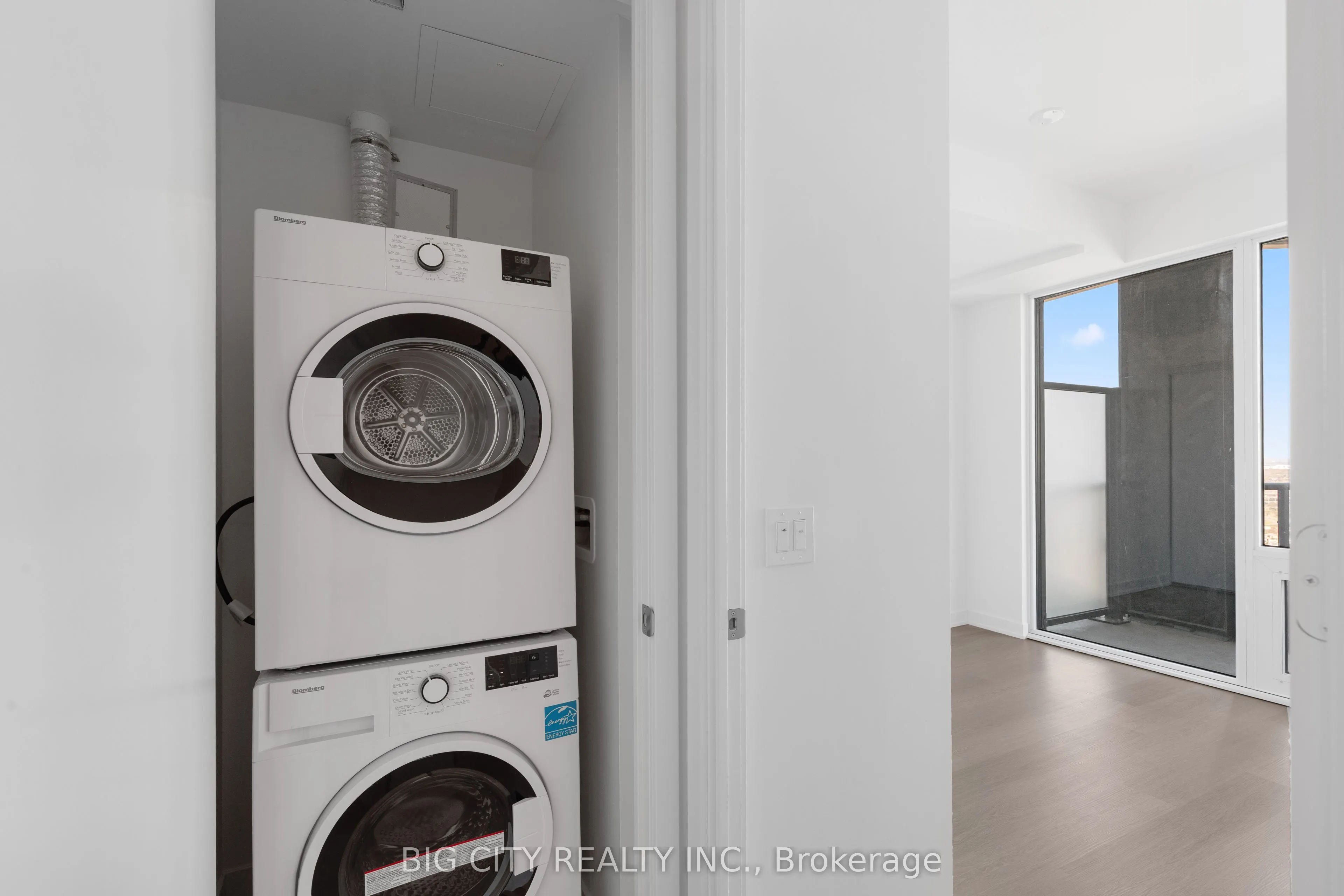 448 Burnhamthrope Road W #3003