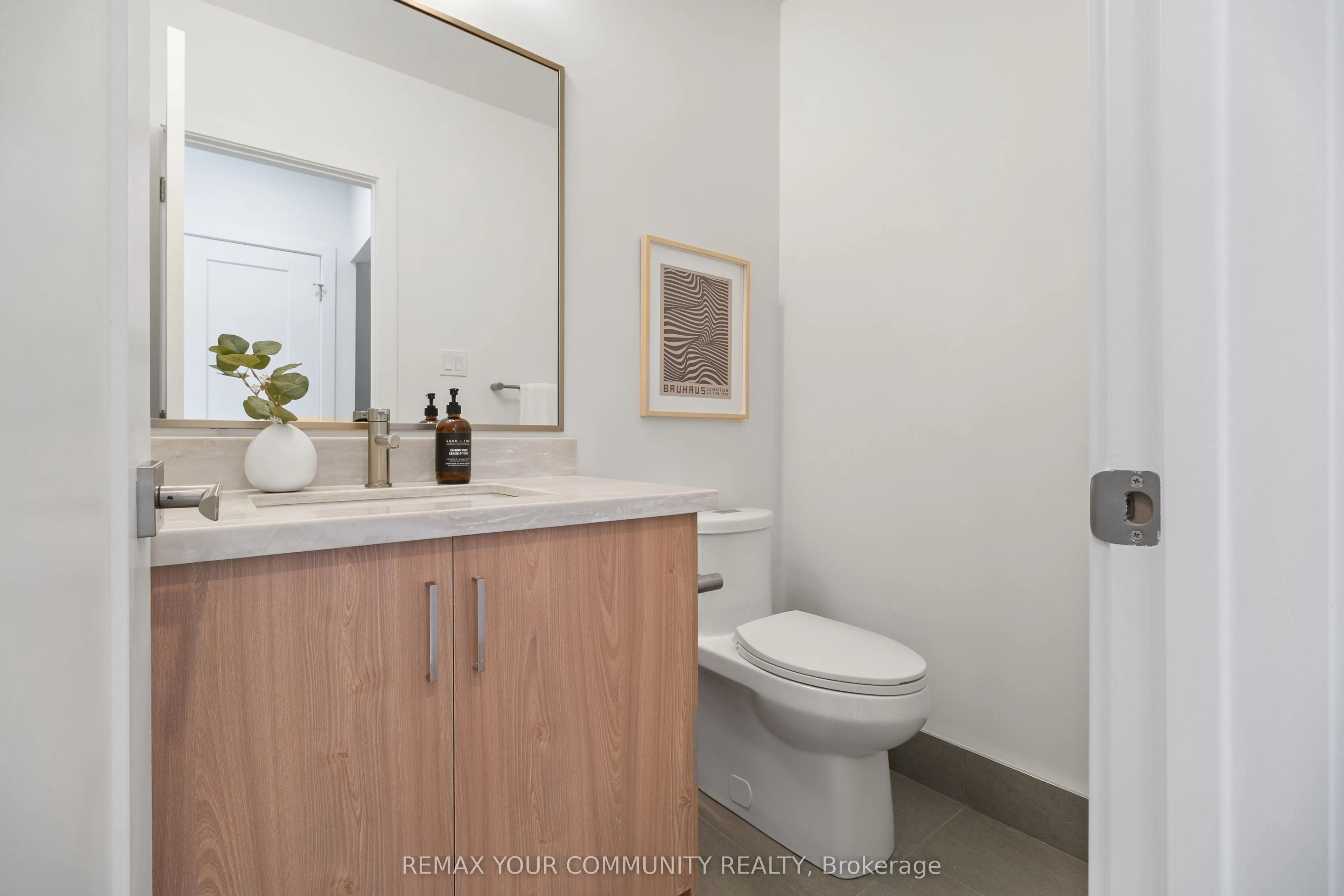 34 Poplar Avenue #2