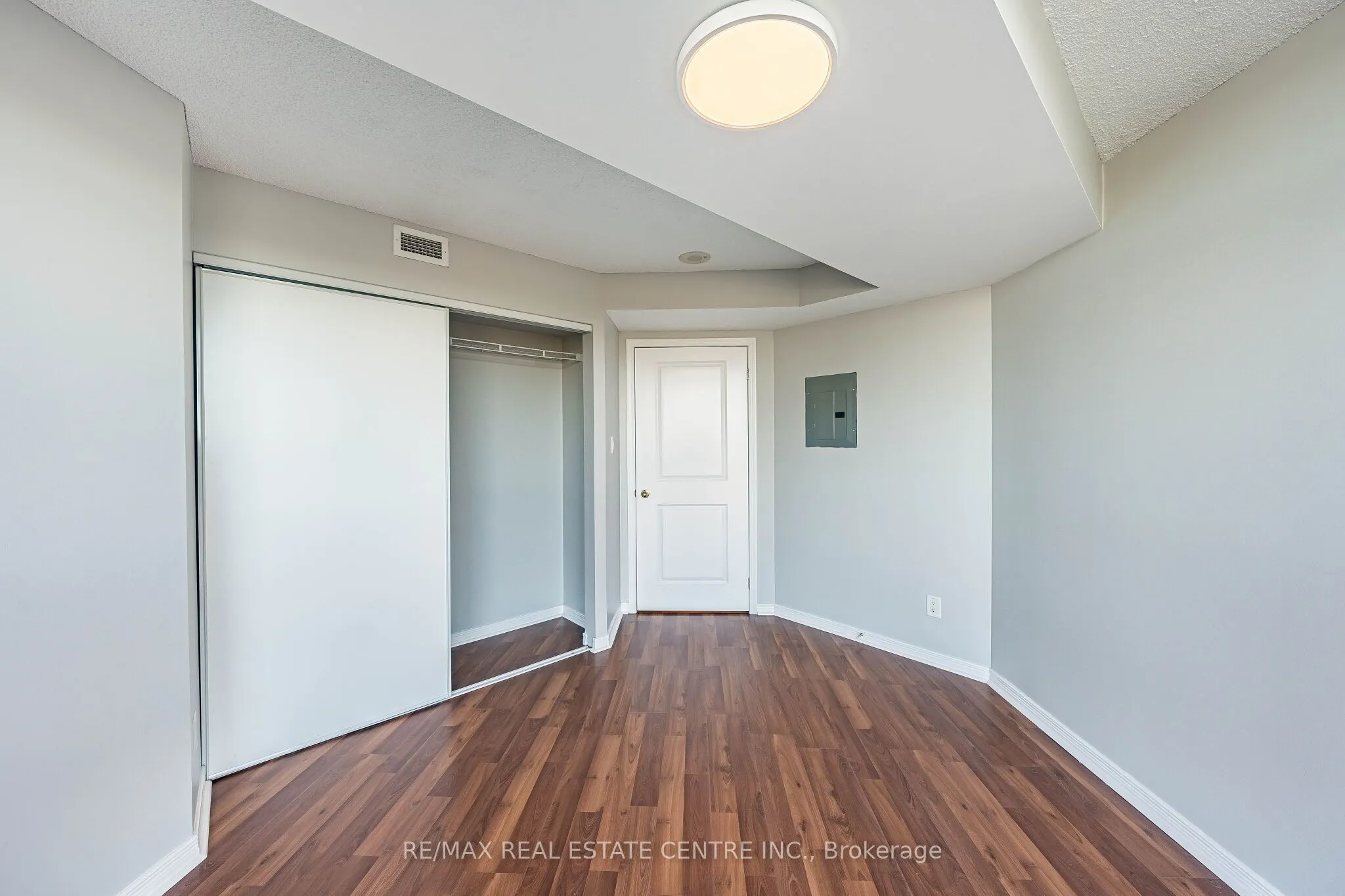 9 George Street N #901