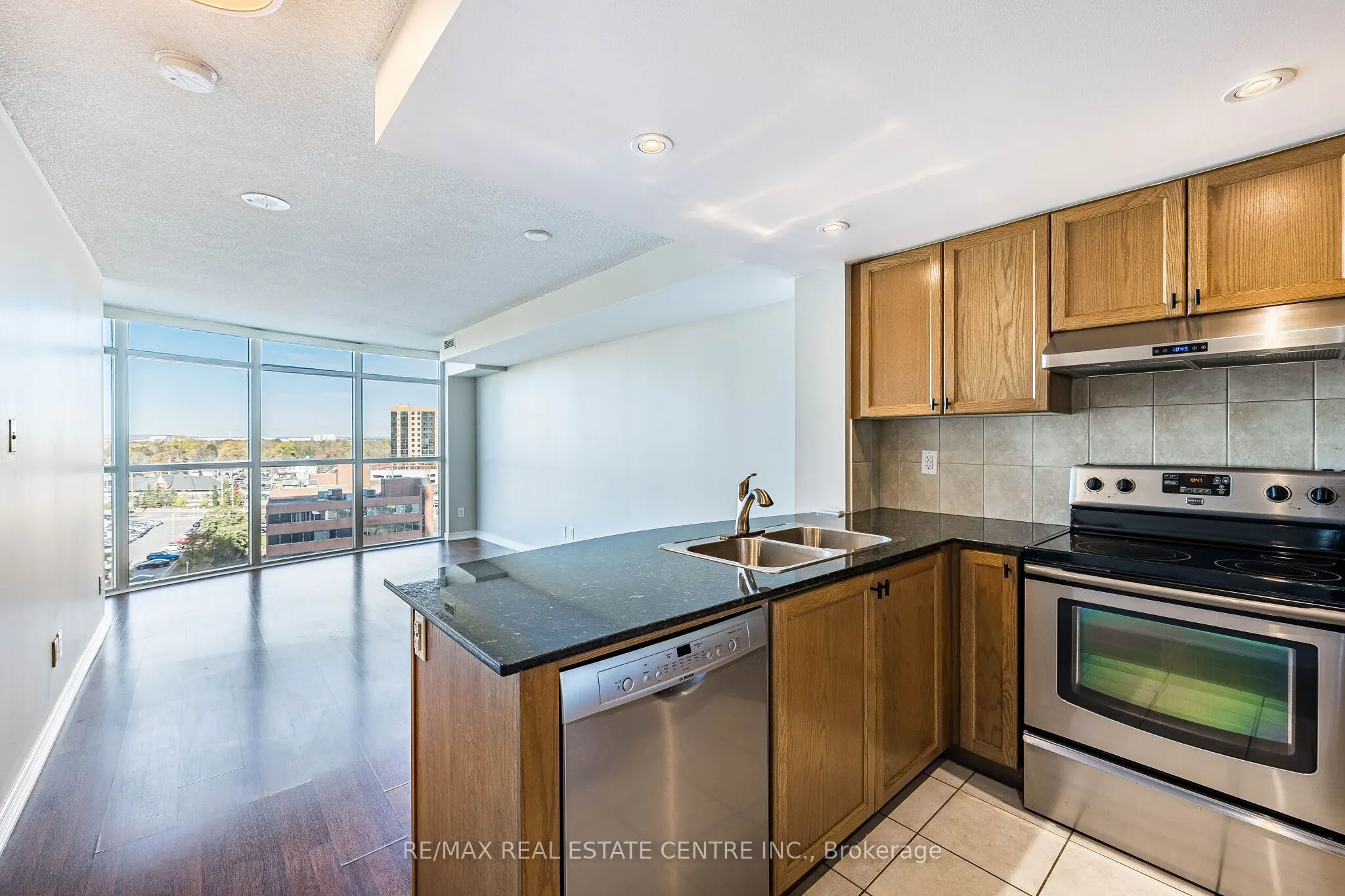 9 George Street N #901
