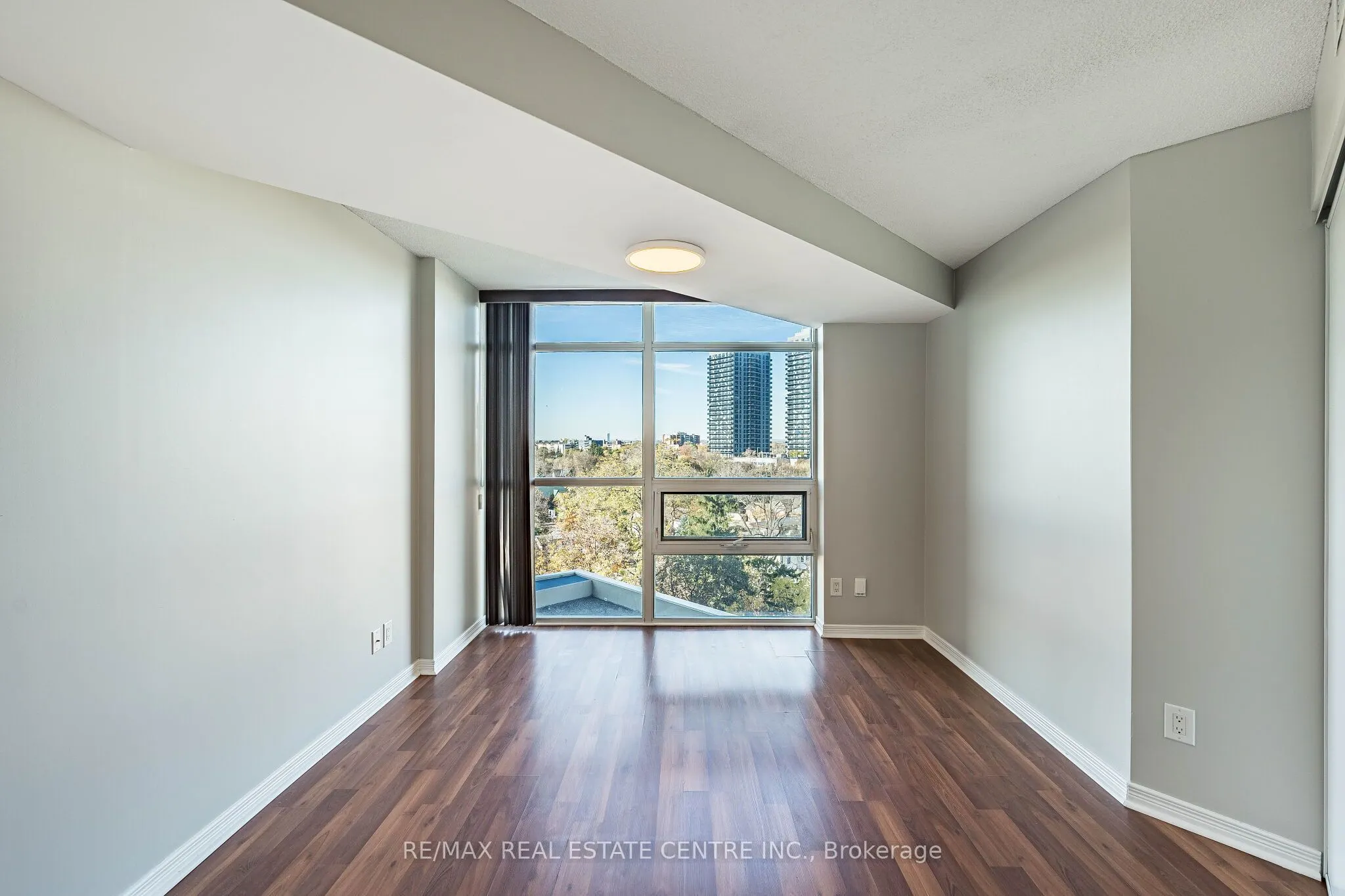 9 George Street N #901