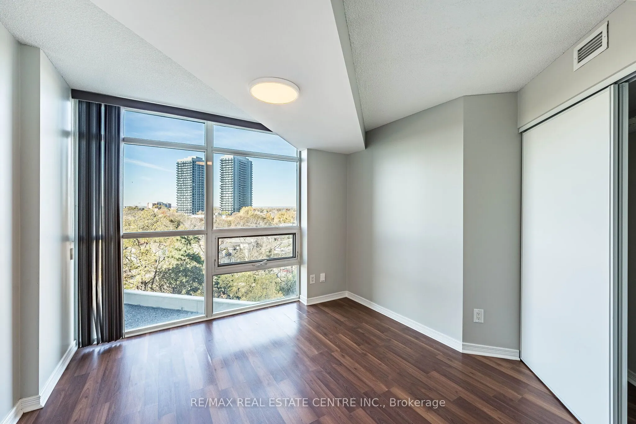 9 George Street N #901