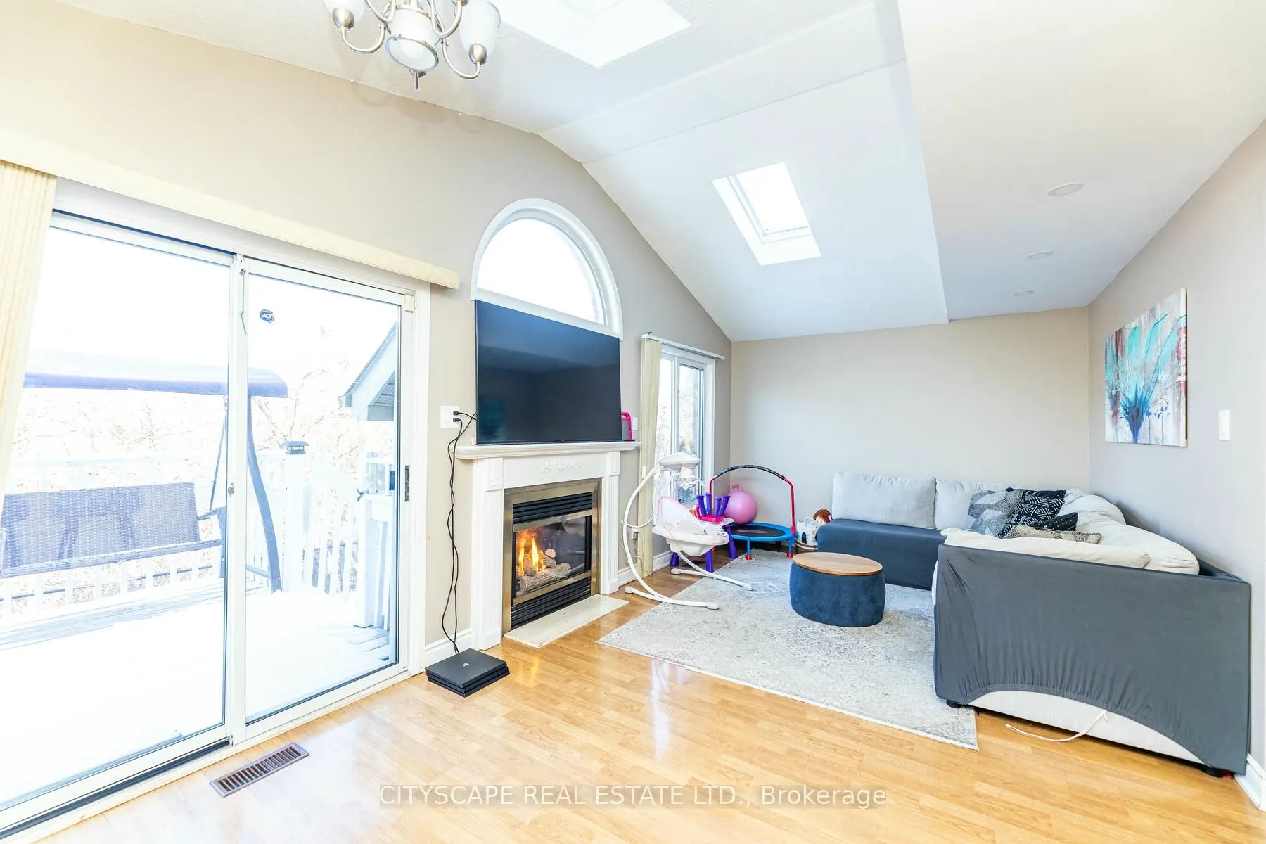 28 Furrows End
