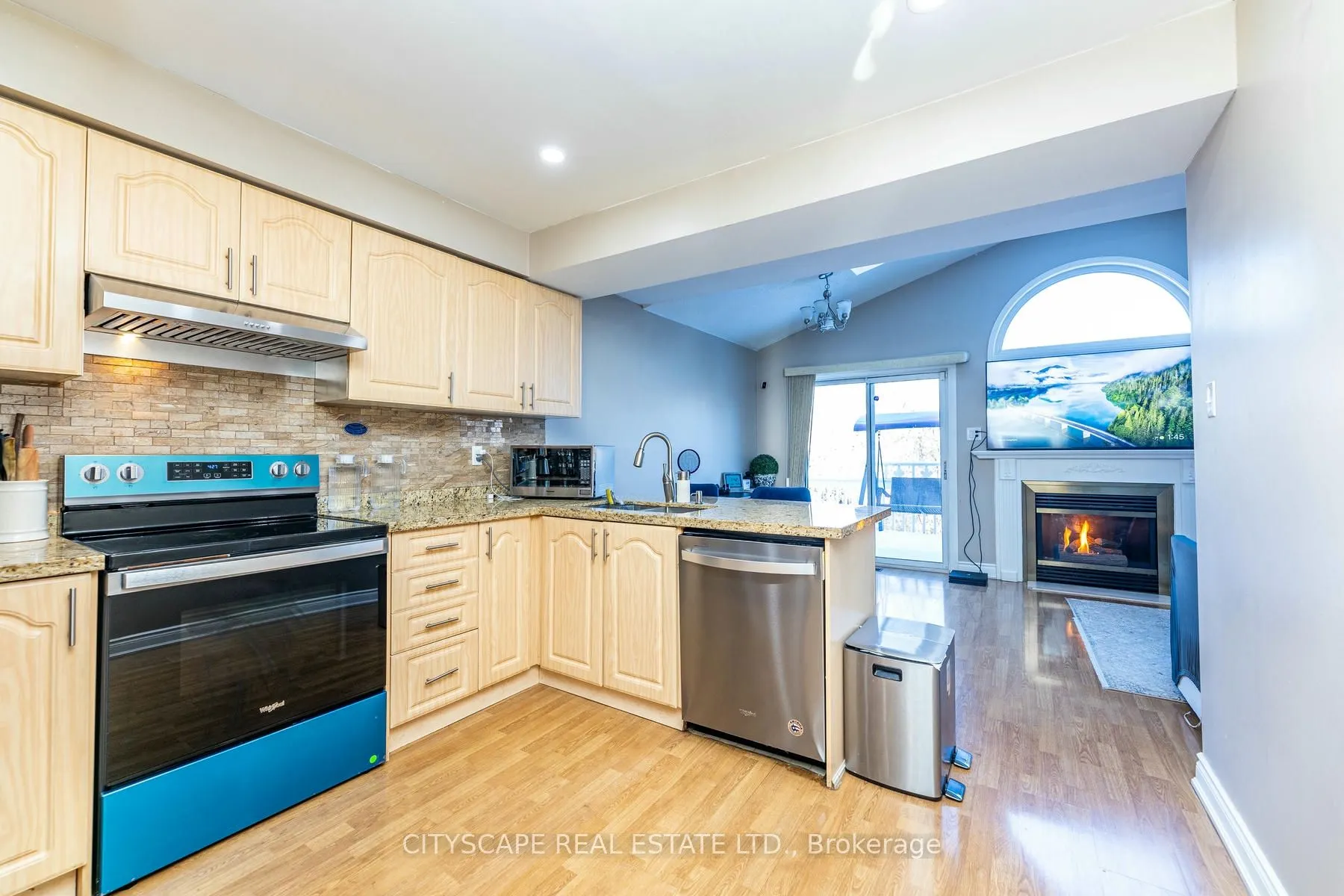 28 Furrows End