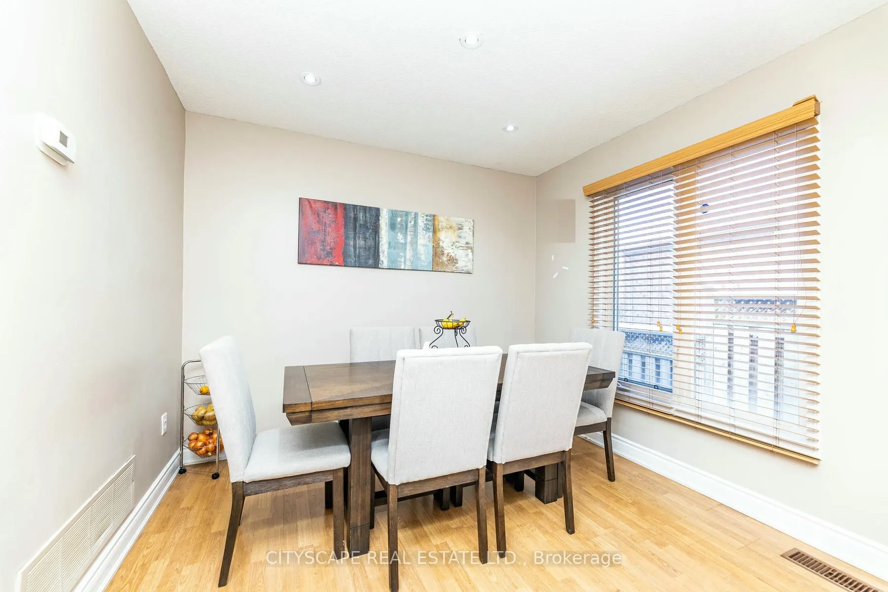28 Furrows End