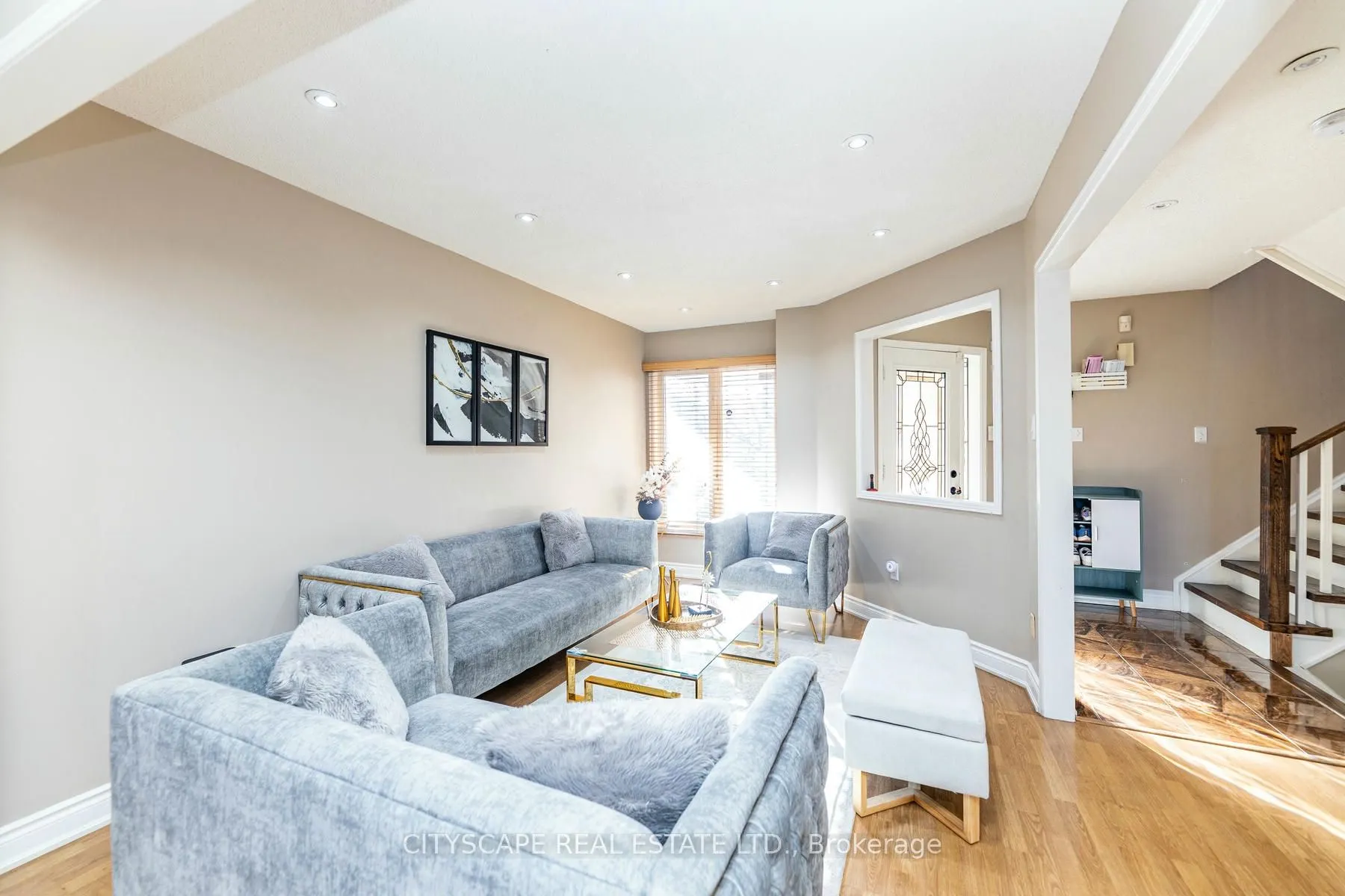 28 Furrows End