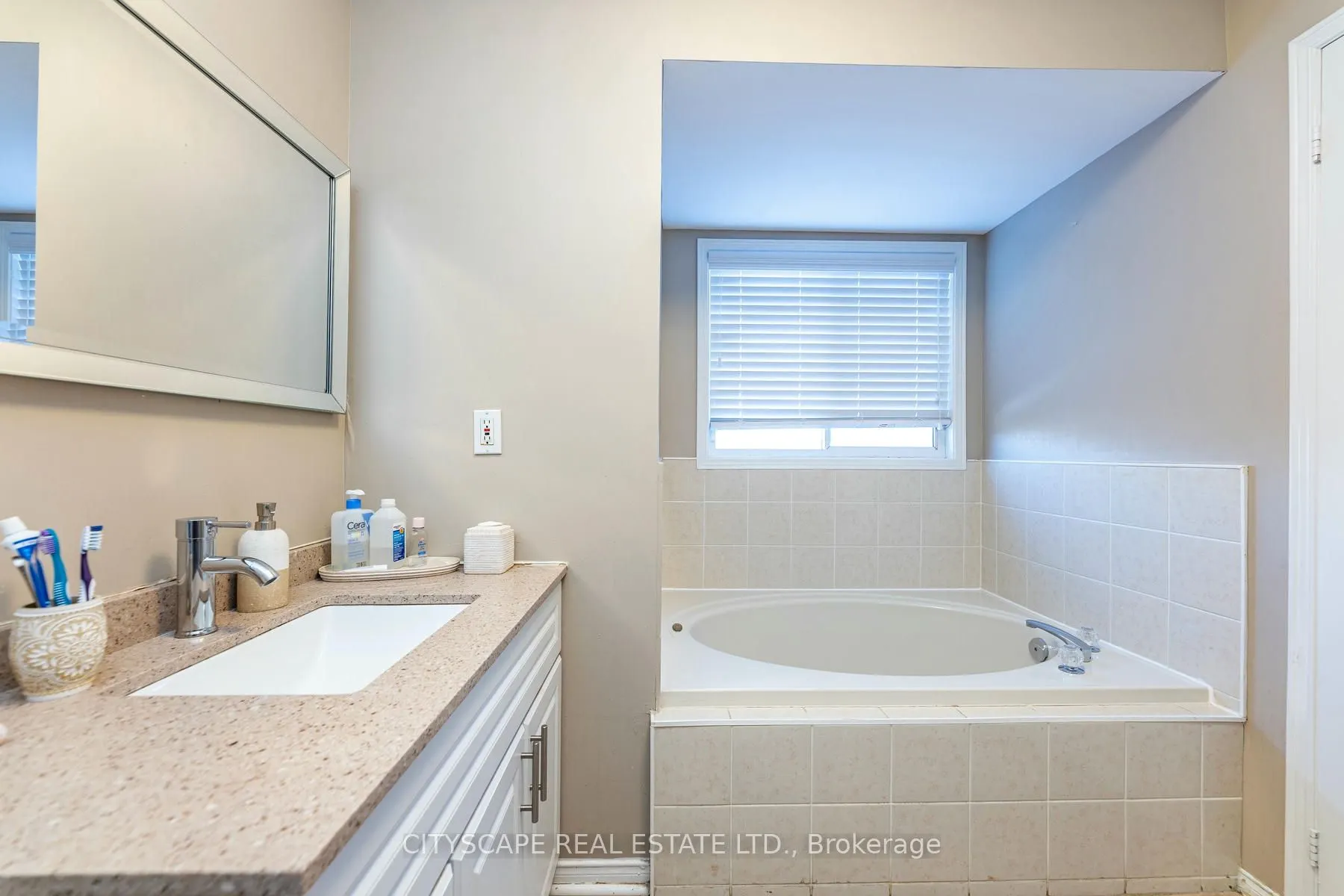 28 Furrows End