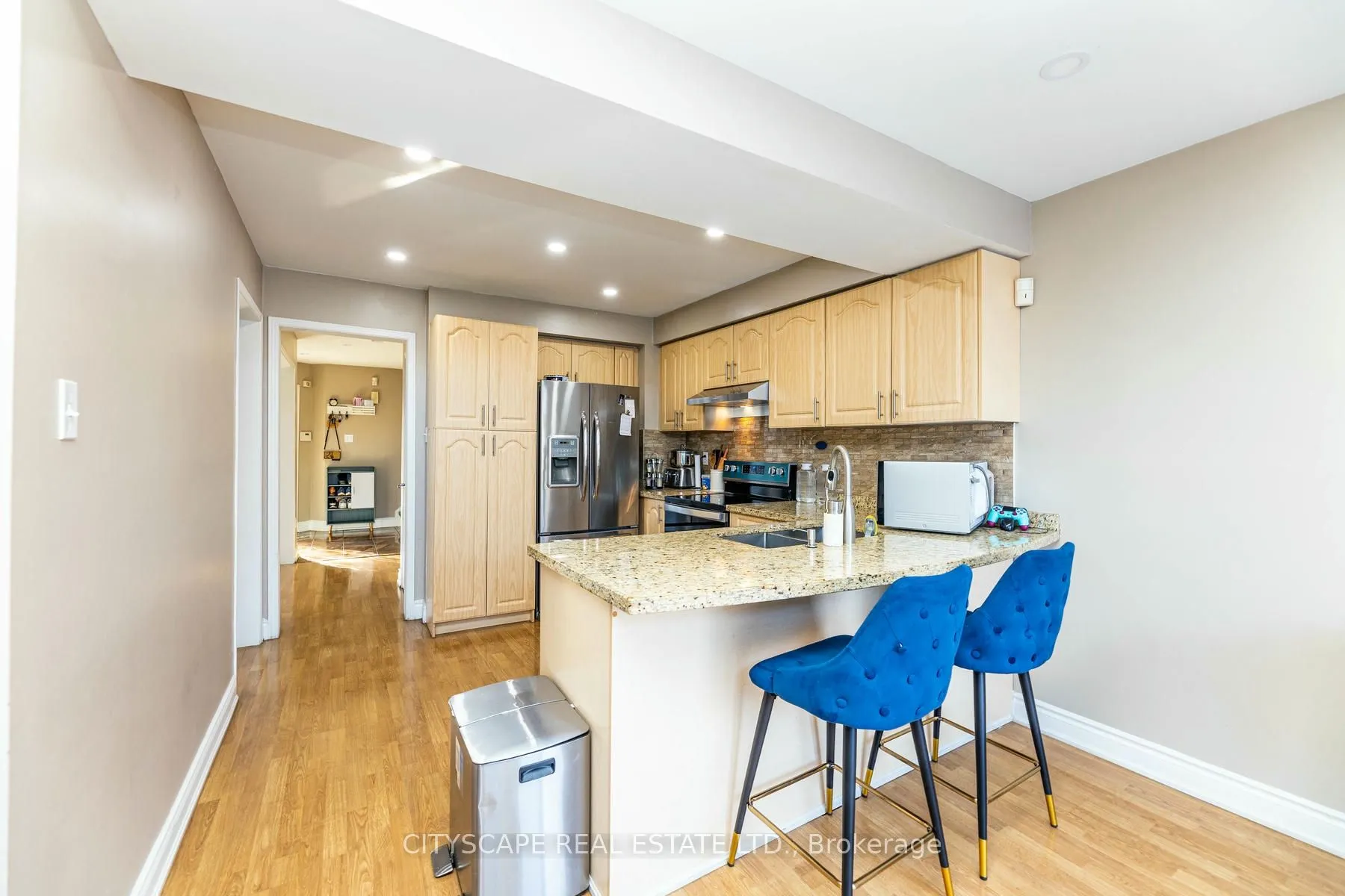 28 Furrows End