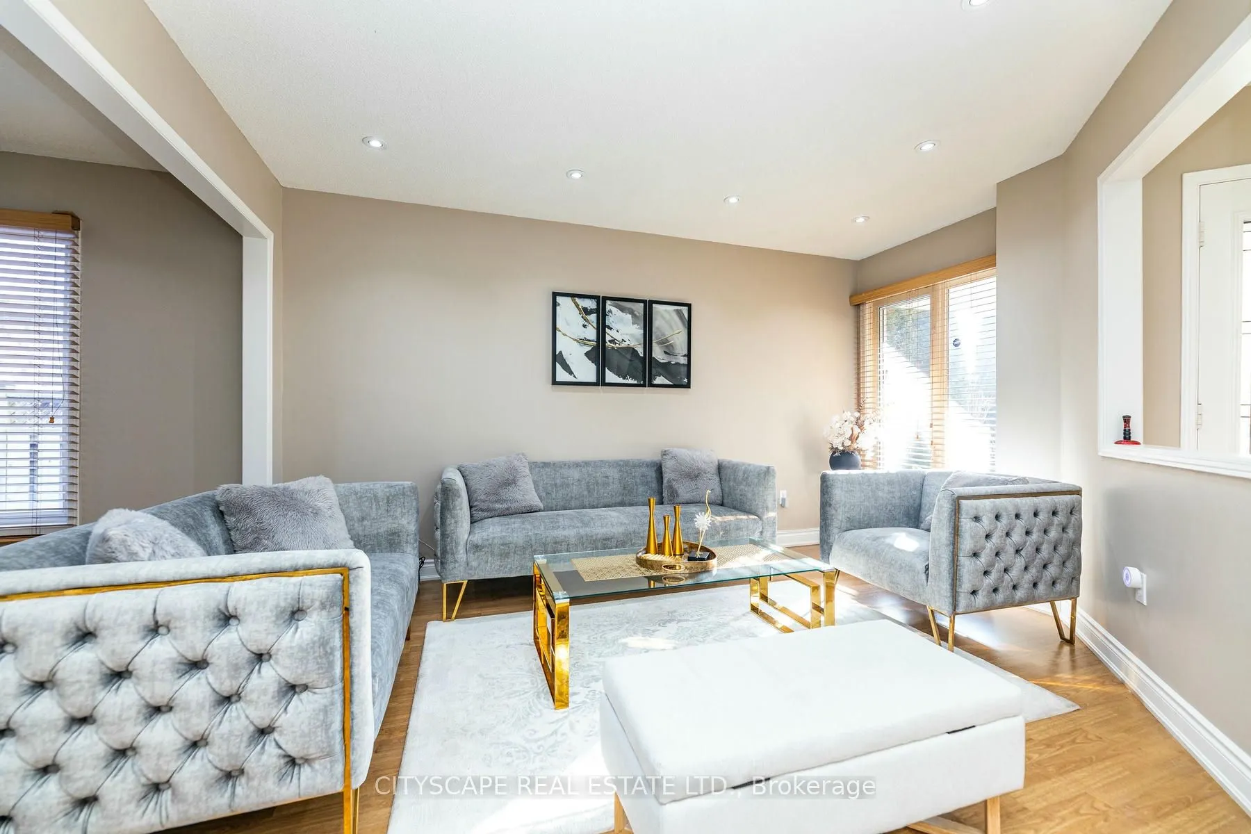 28 Furrows End
