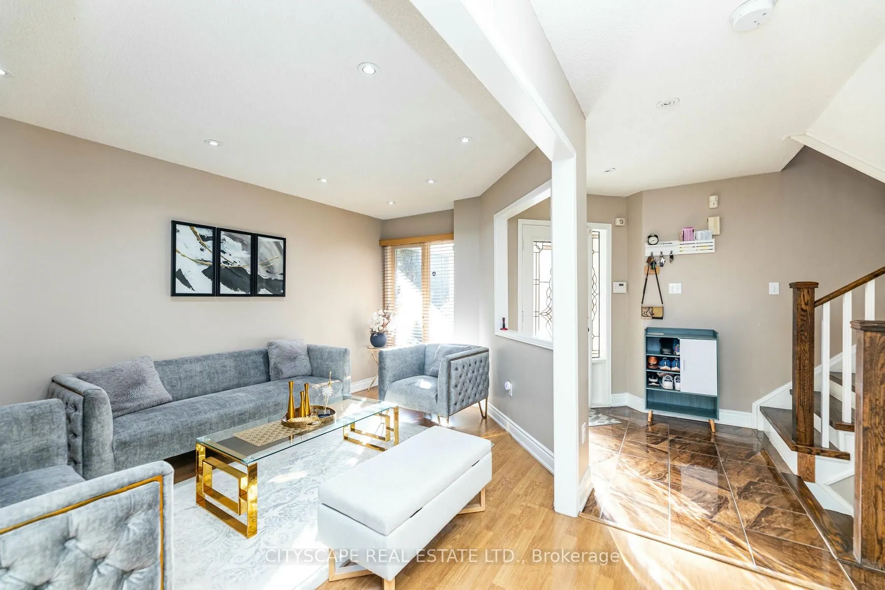 28 Furrows End