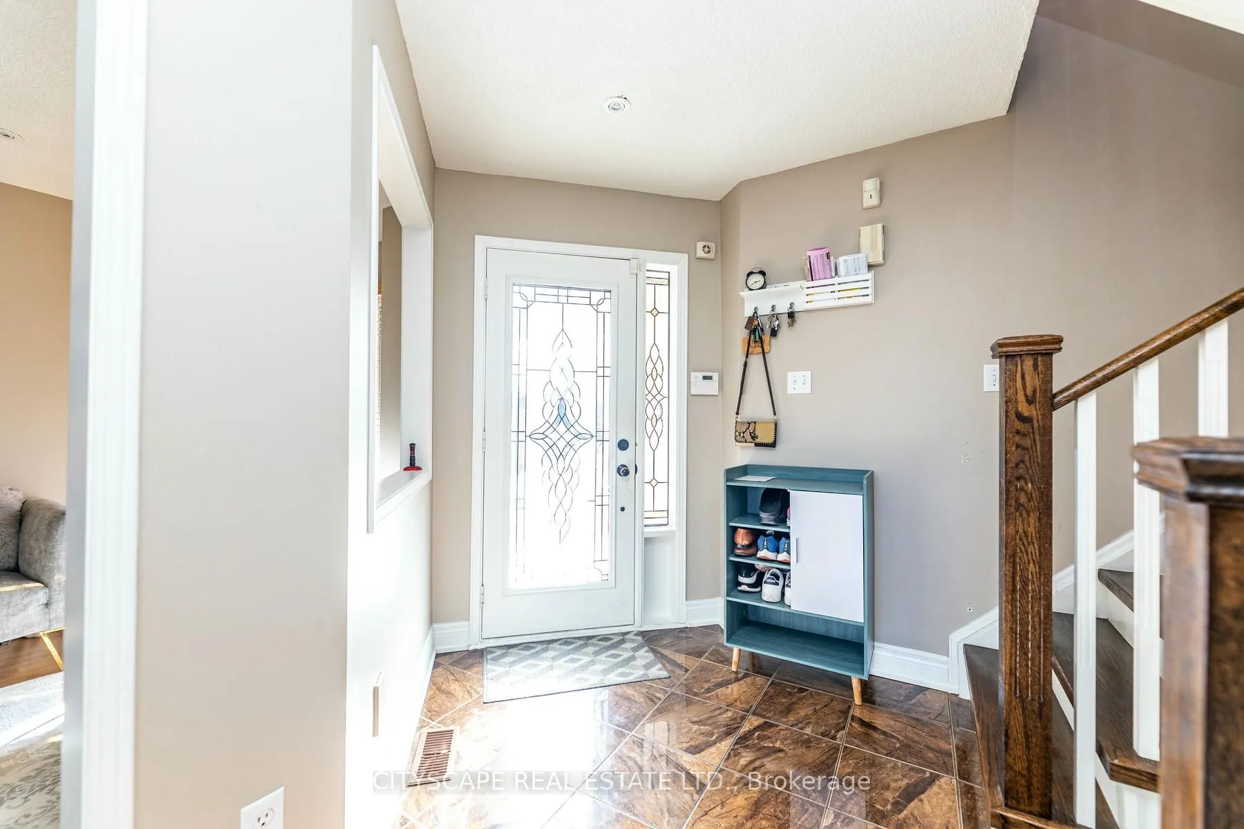 28 Furrows End