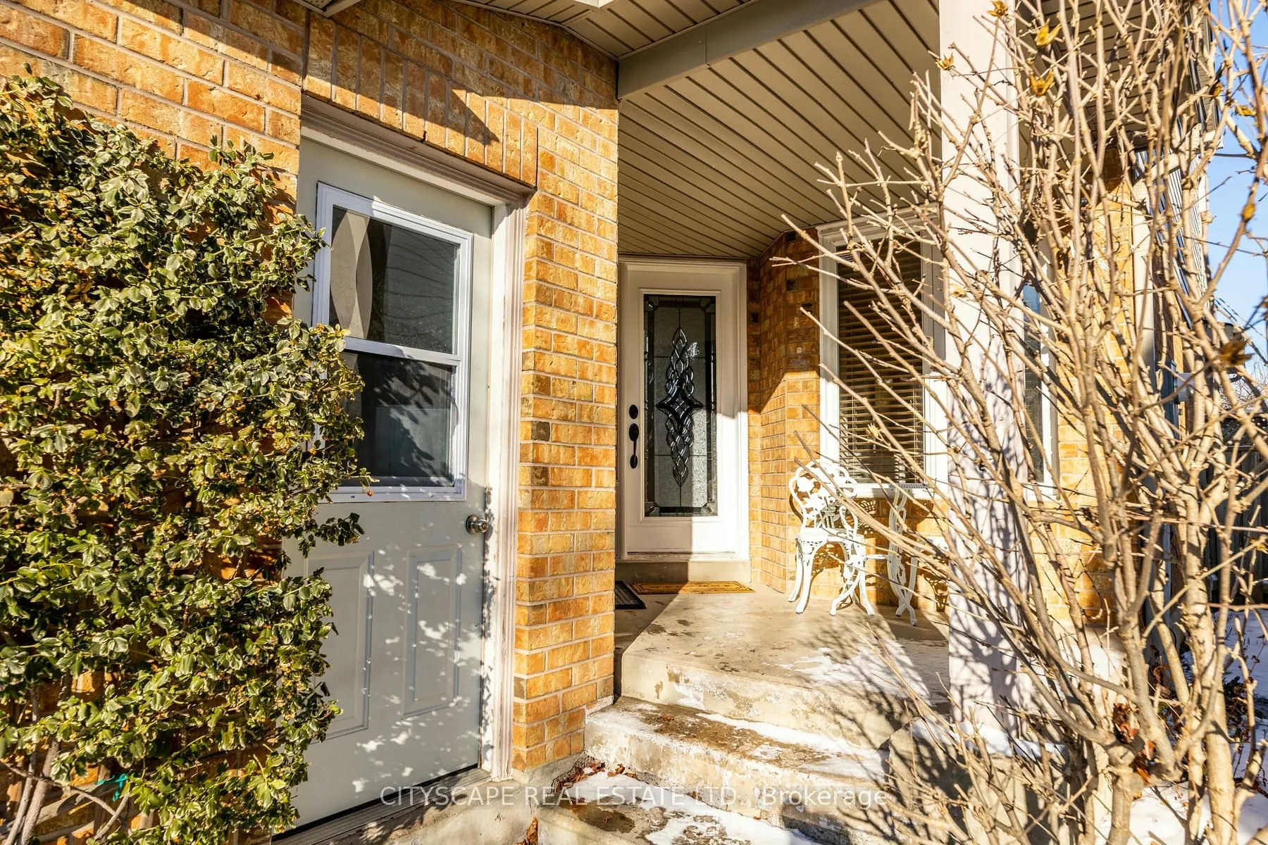 28 Furrows End