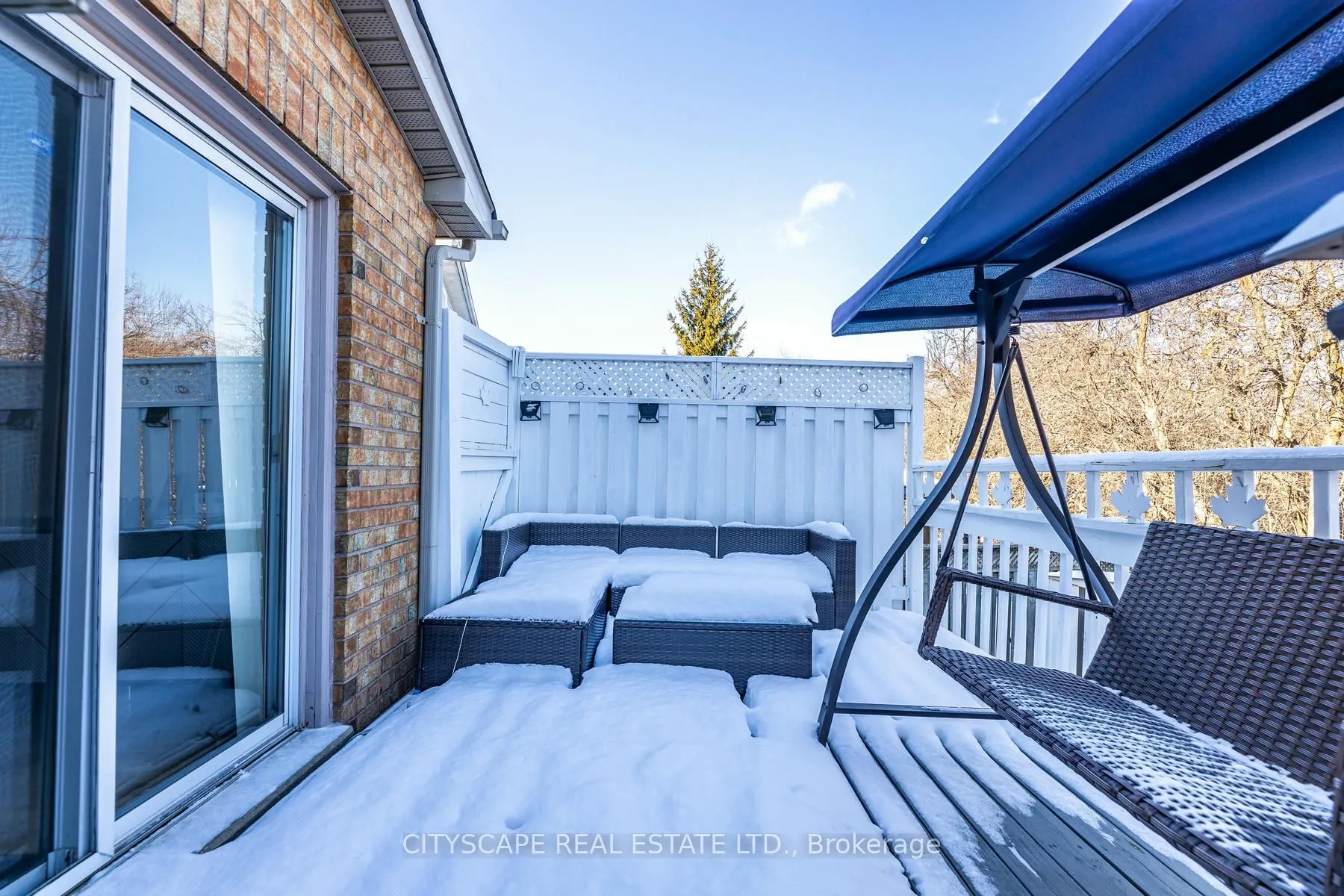 28 Furrows End