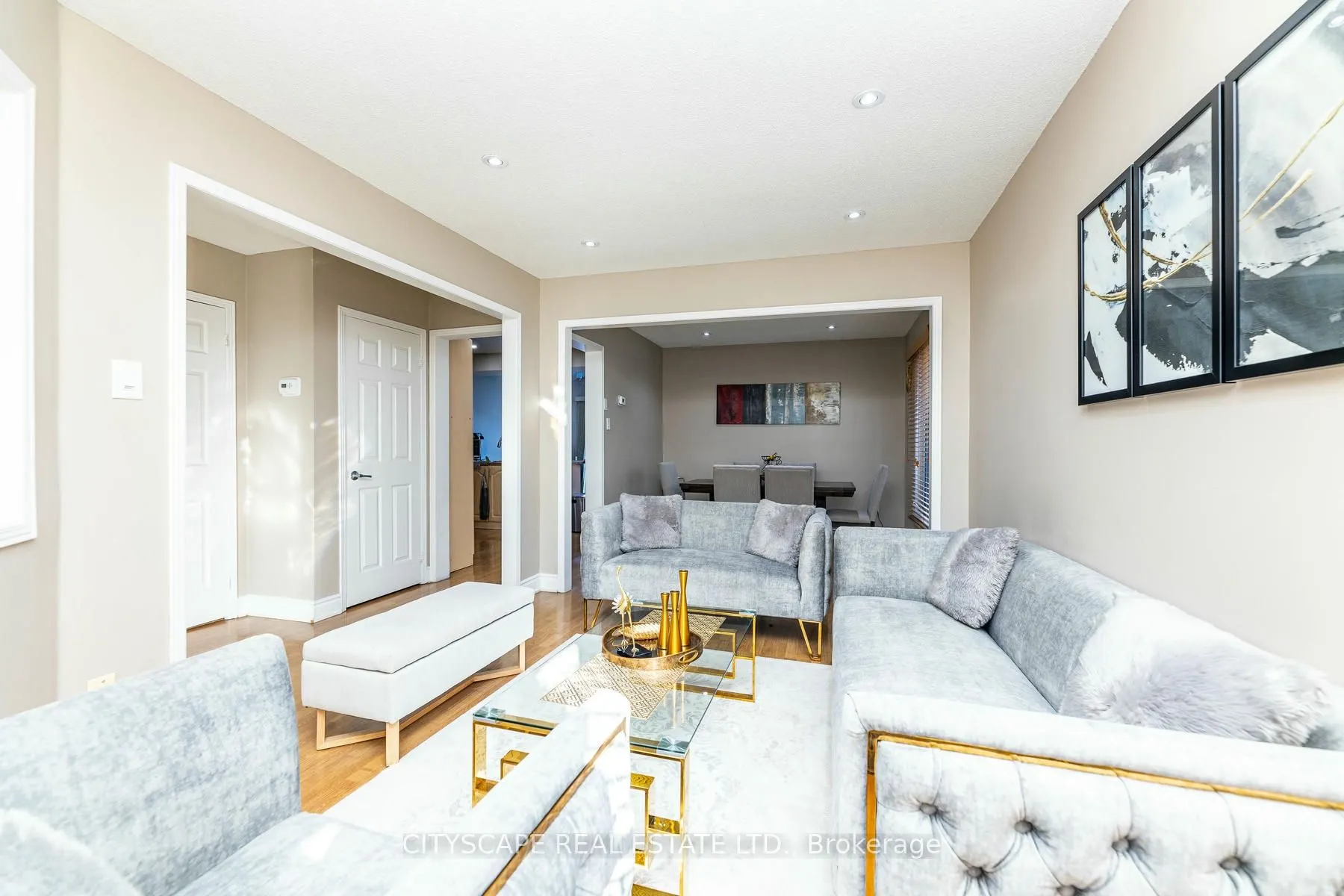 28 Furrows End