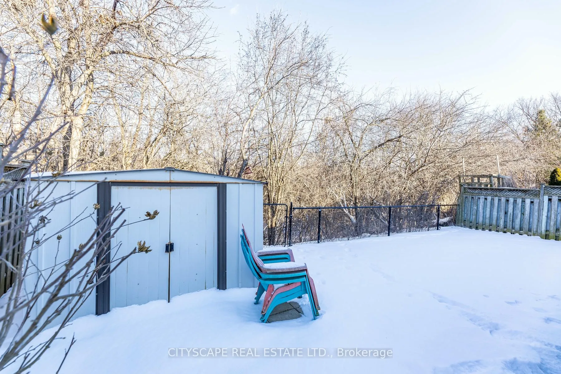 28 Furrows End