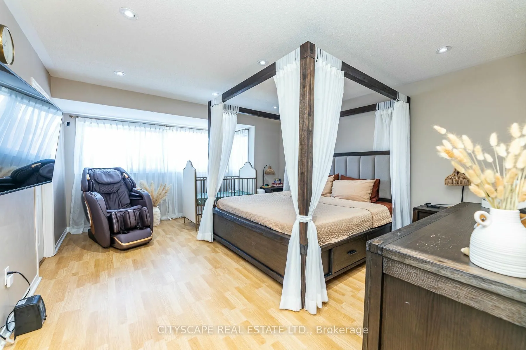 28 Furrows End