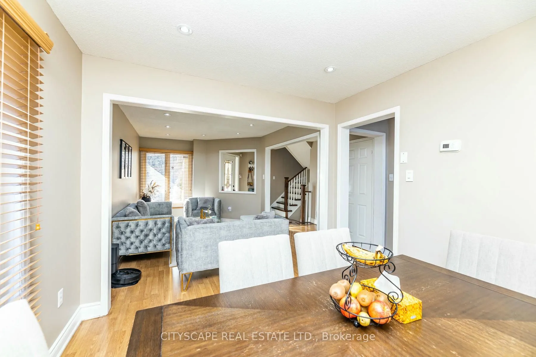 28 Furrows End