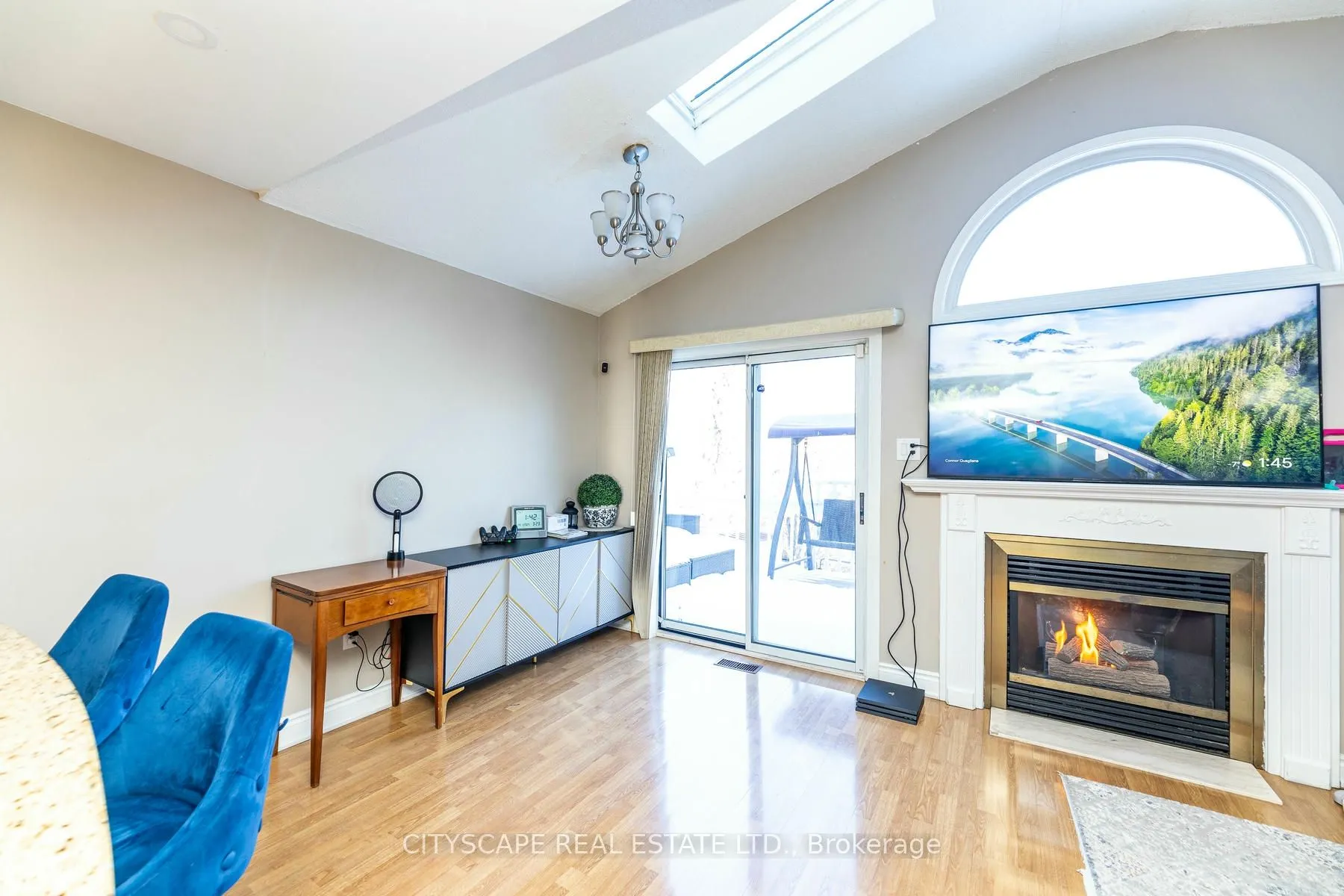 28 Furrows End