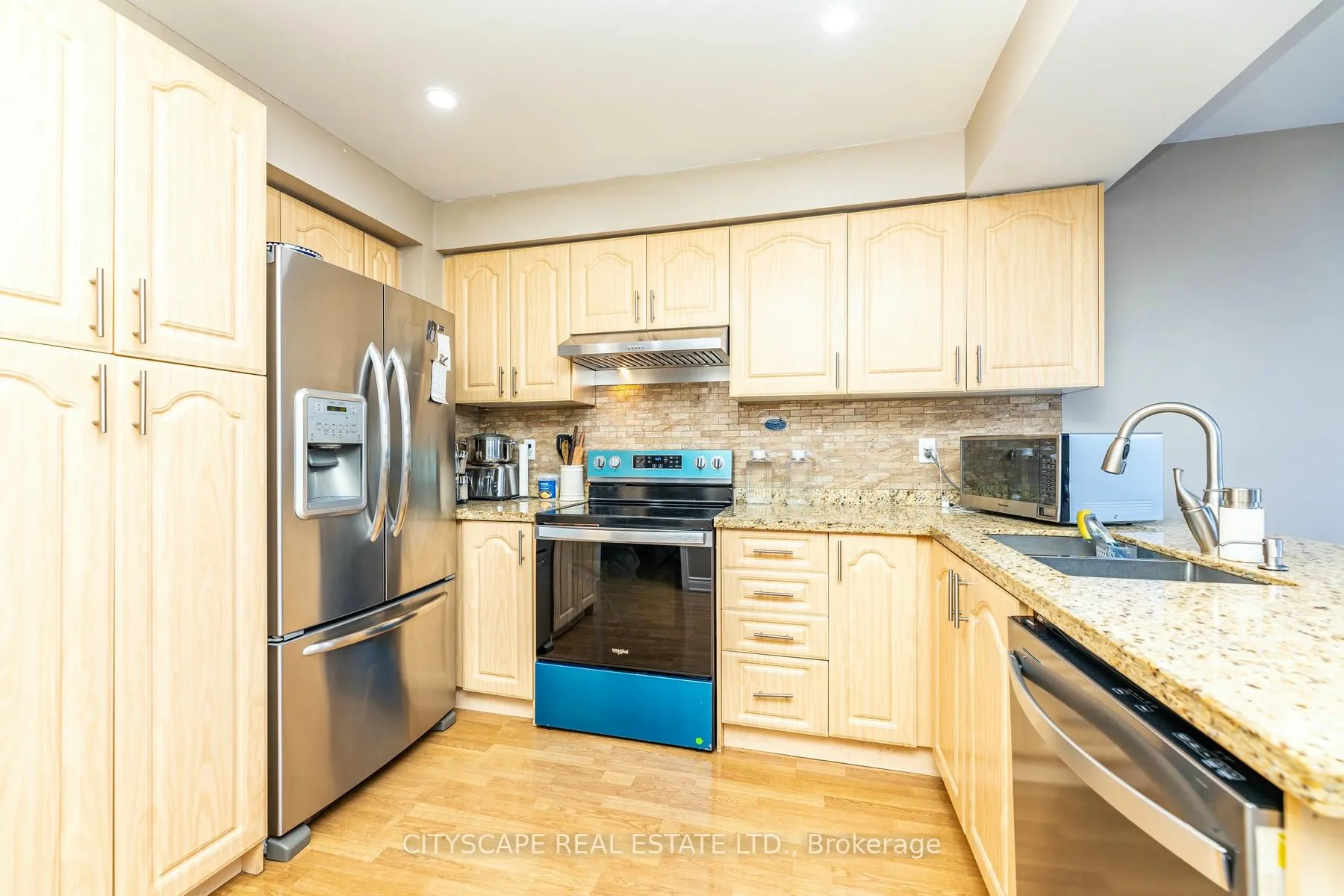 28 Furrows End