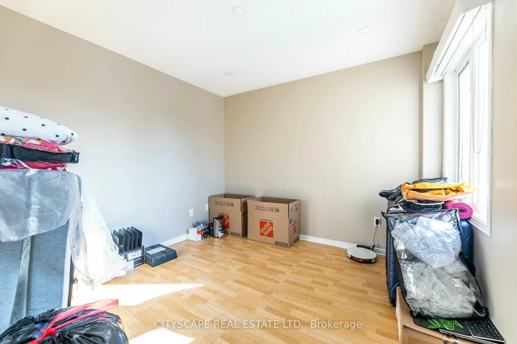 28 Furrows End
