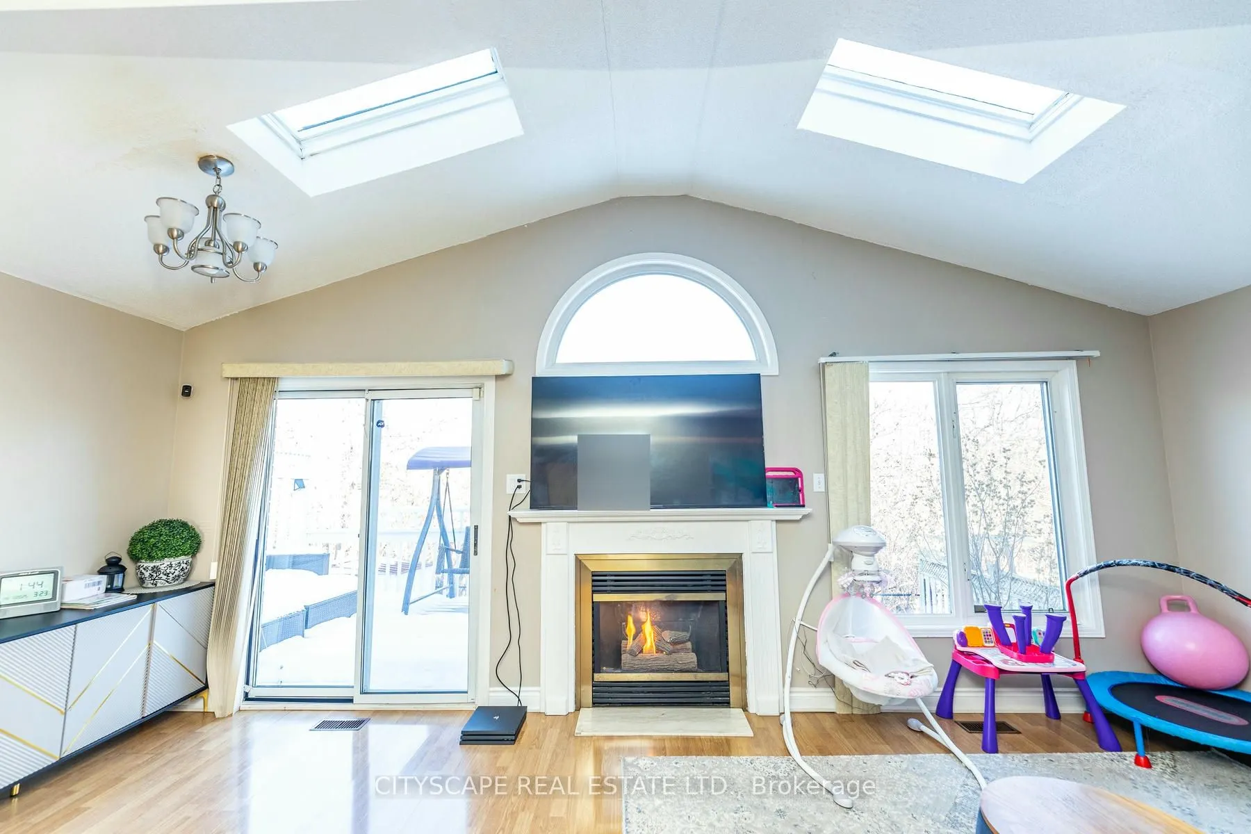 28 Furrows End