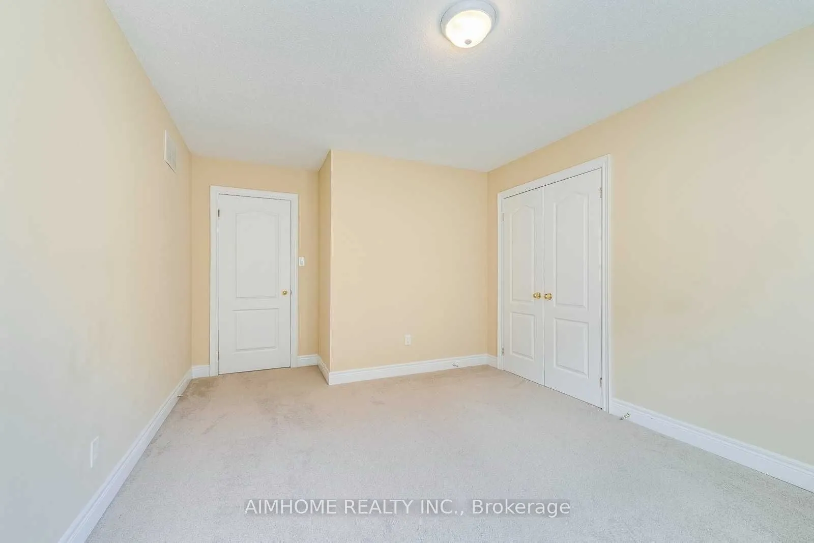 2489 Lyndhurst Drive