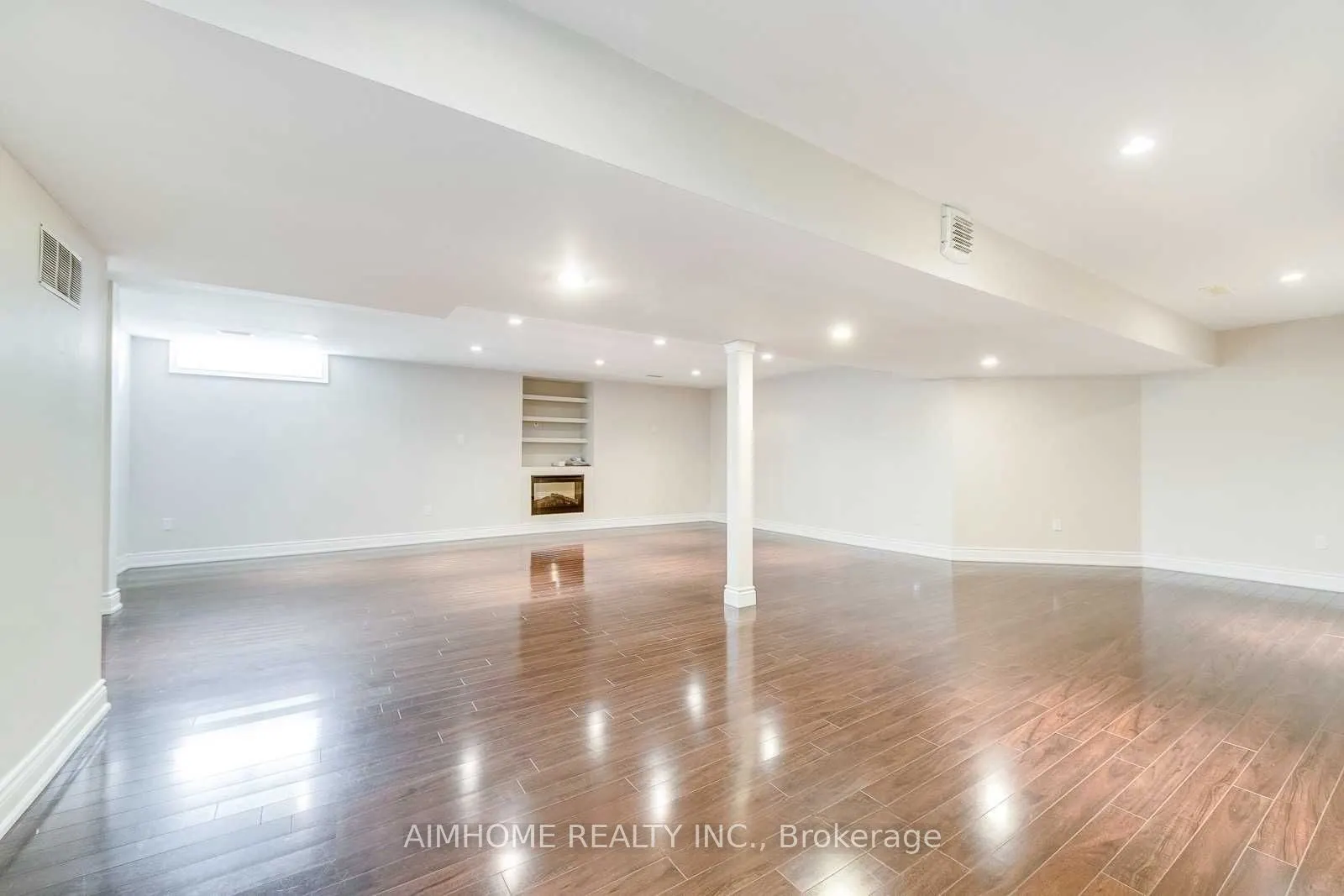 2489 Lyndhurst Drive