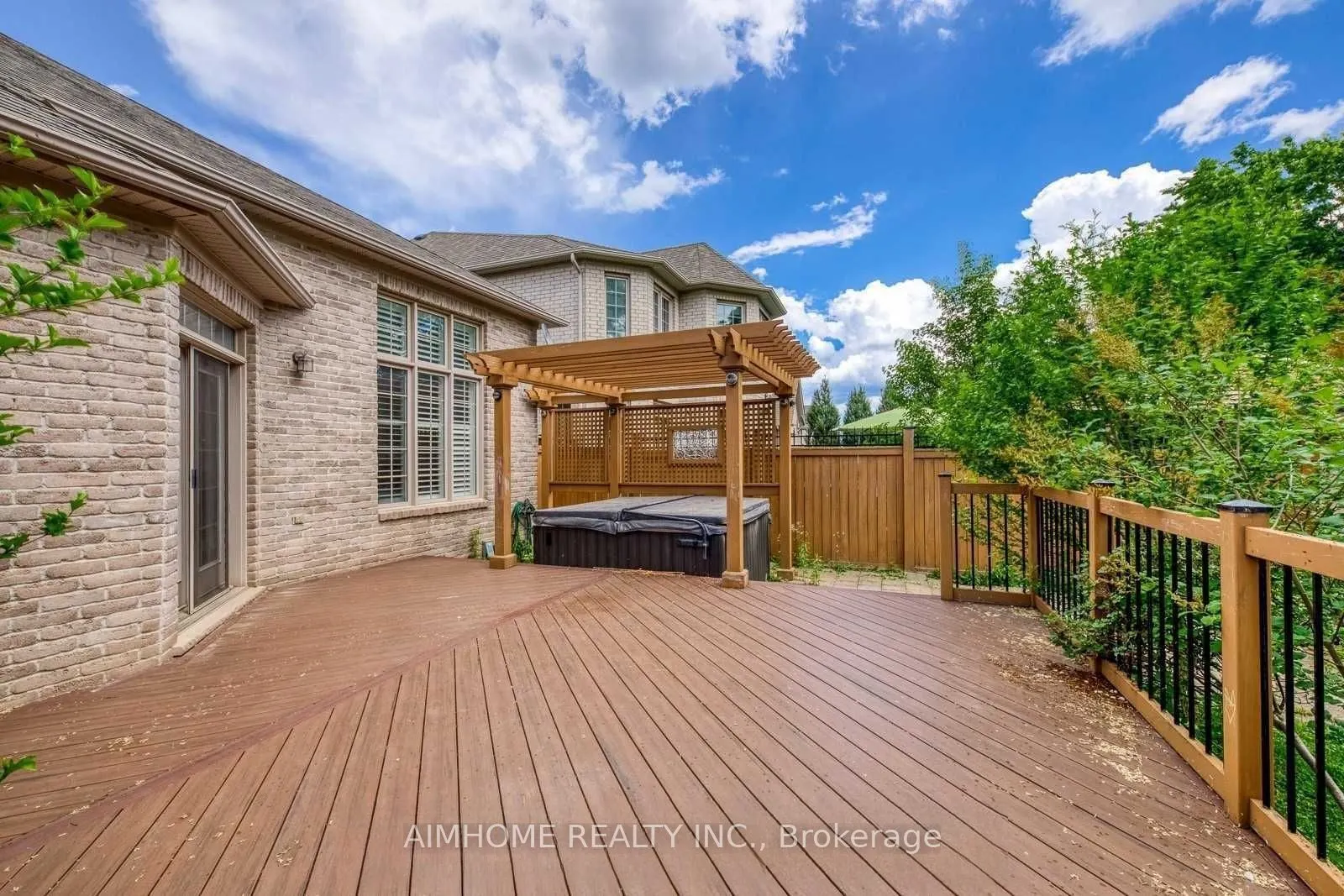 2489 Lyndhurst Drive