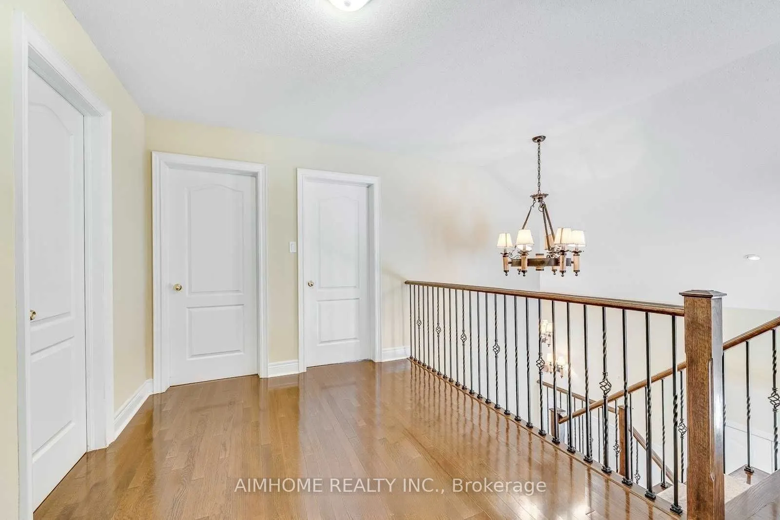 2489 Lyndhurst Drive