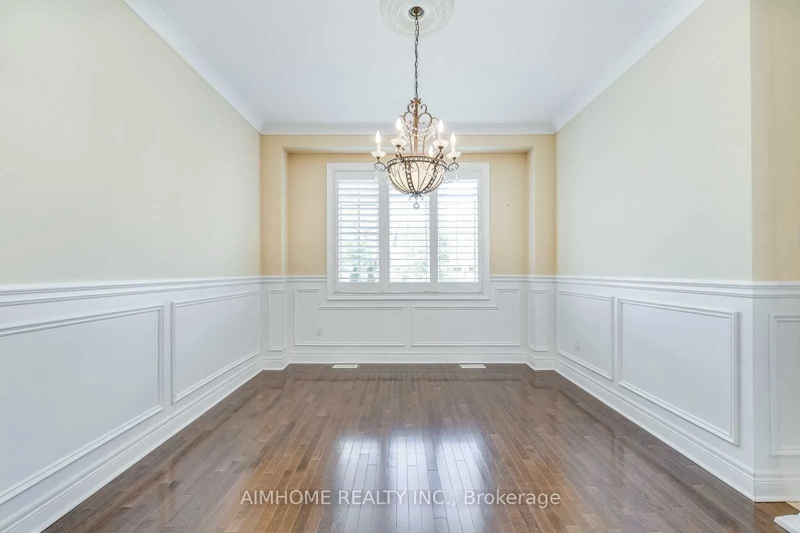 2489 Lyndhurst Drive