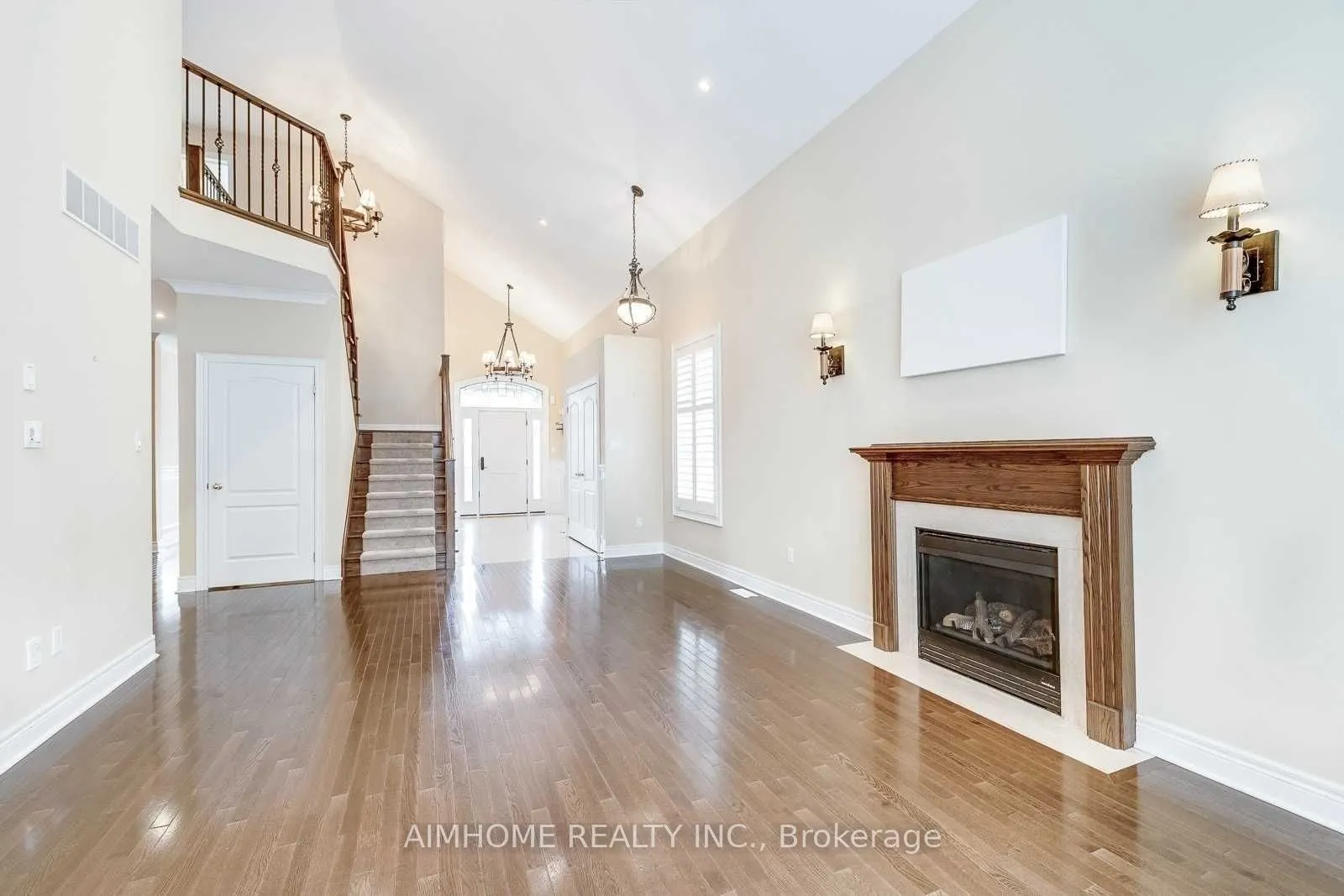 2489 Lyndhurst Drive