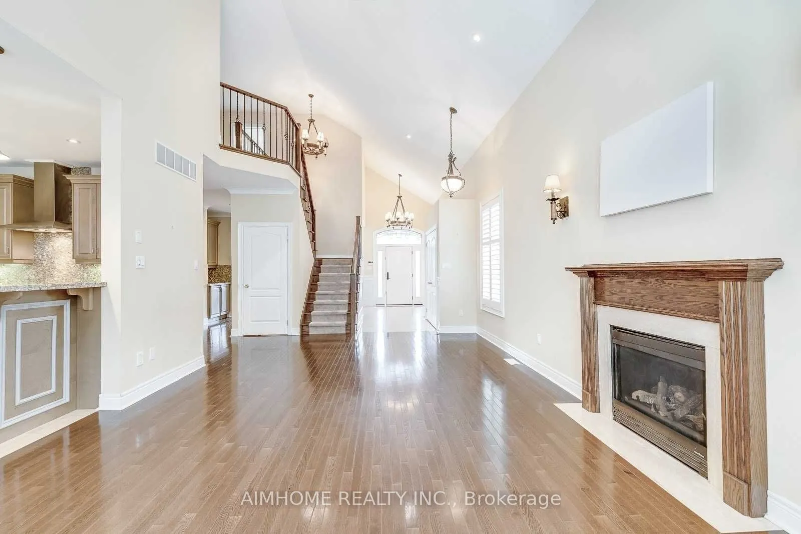 2489 Lyndhurst Drive