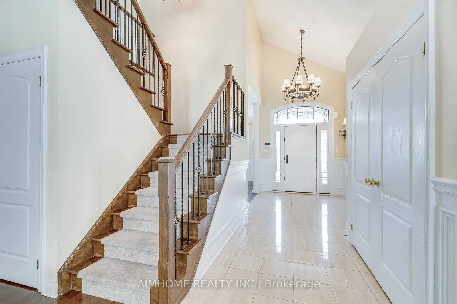2489 Lyndhurst Drive
