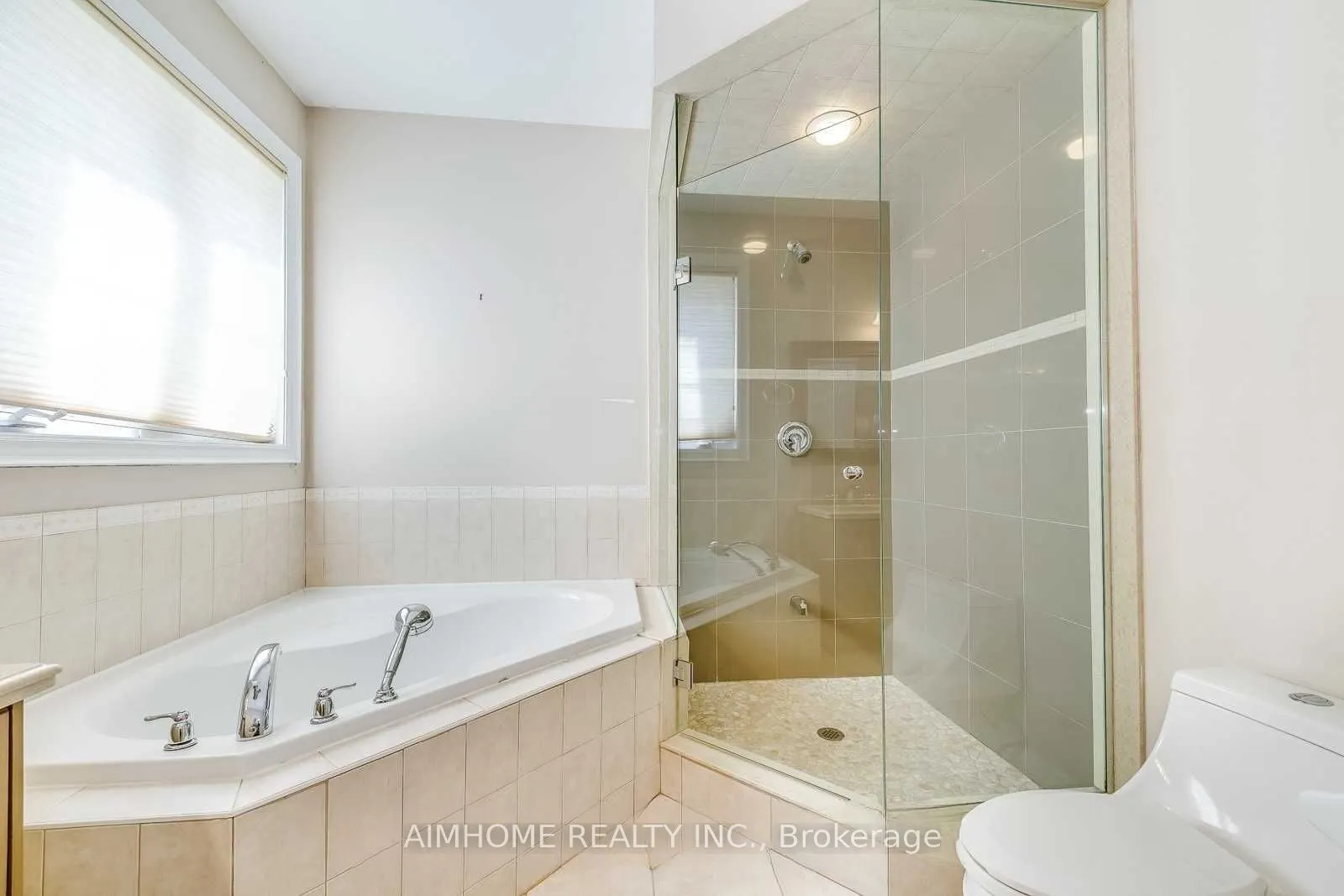 2489 Lyndhurst Drive