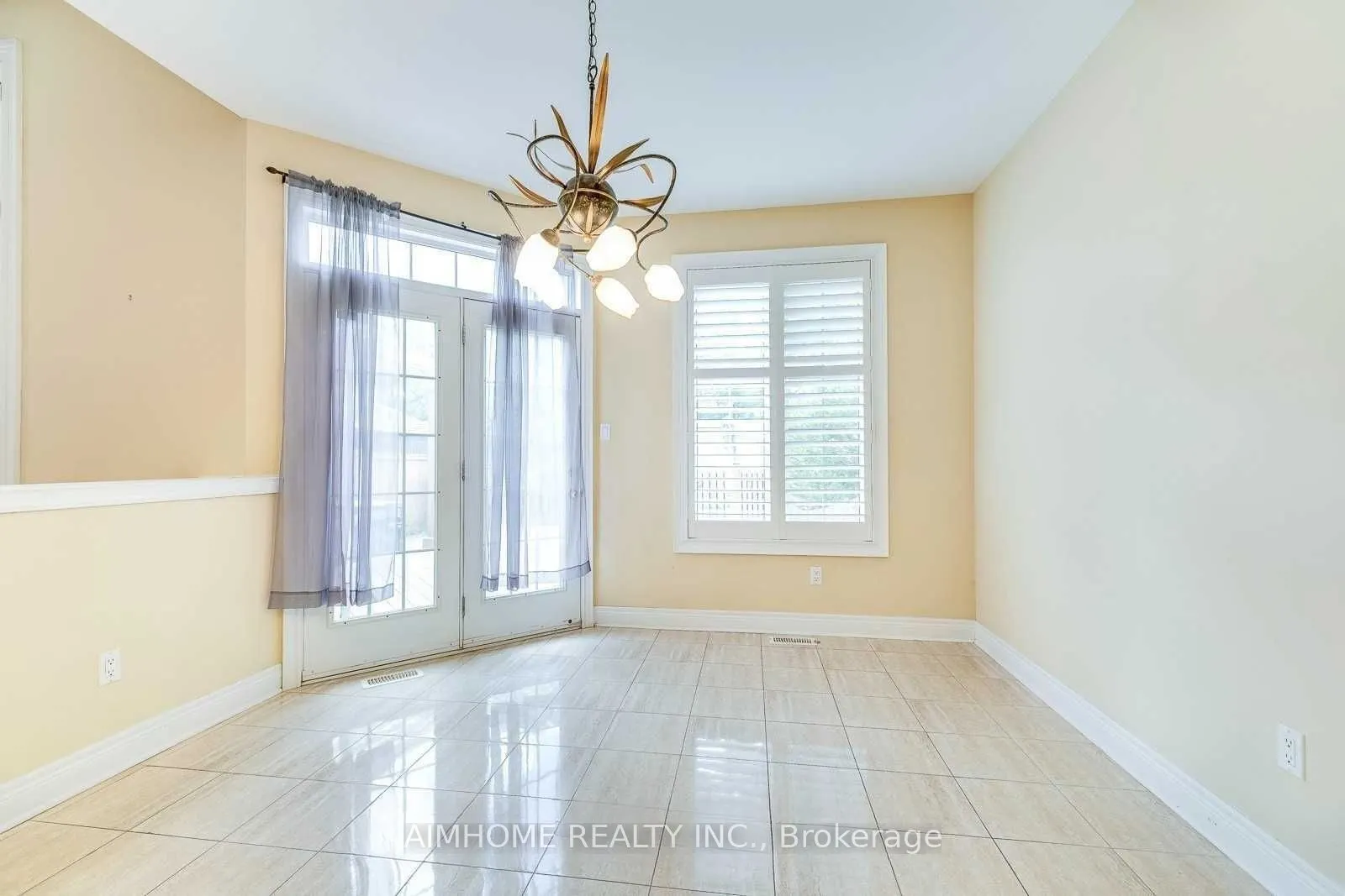 2489 Lyndhurst Drive