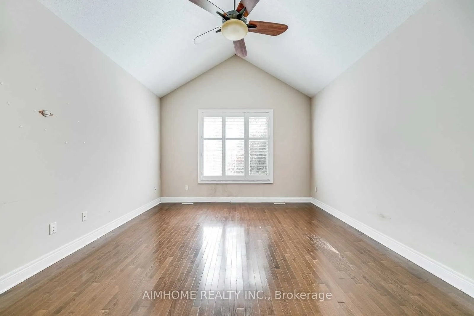 2489 Lyndhurst Drive